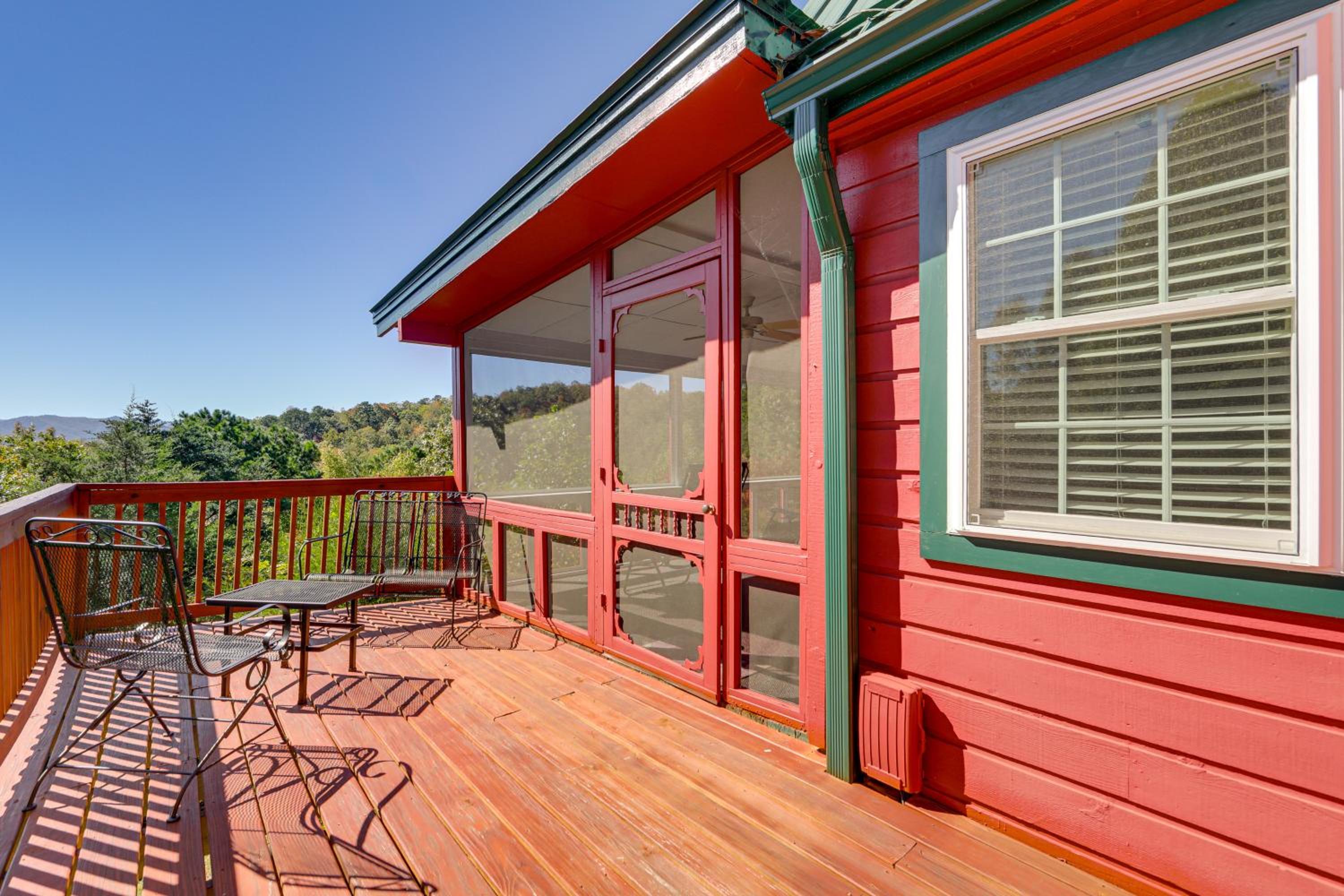 Million-Dollar Mtn Views Cozy Home in Franklin!