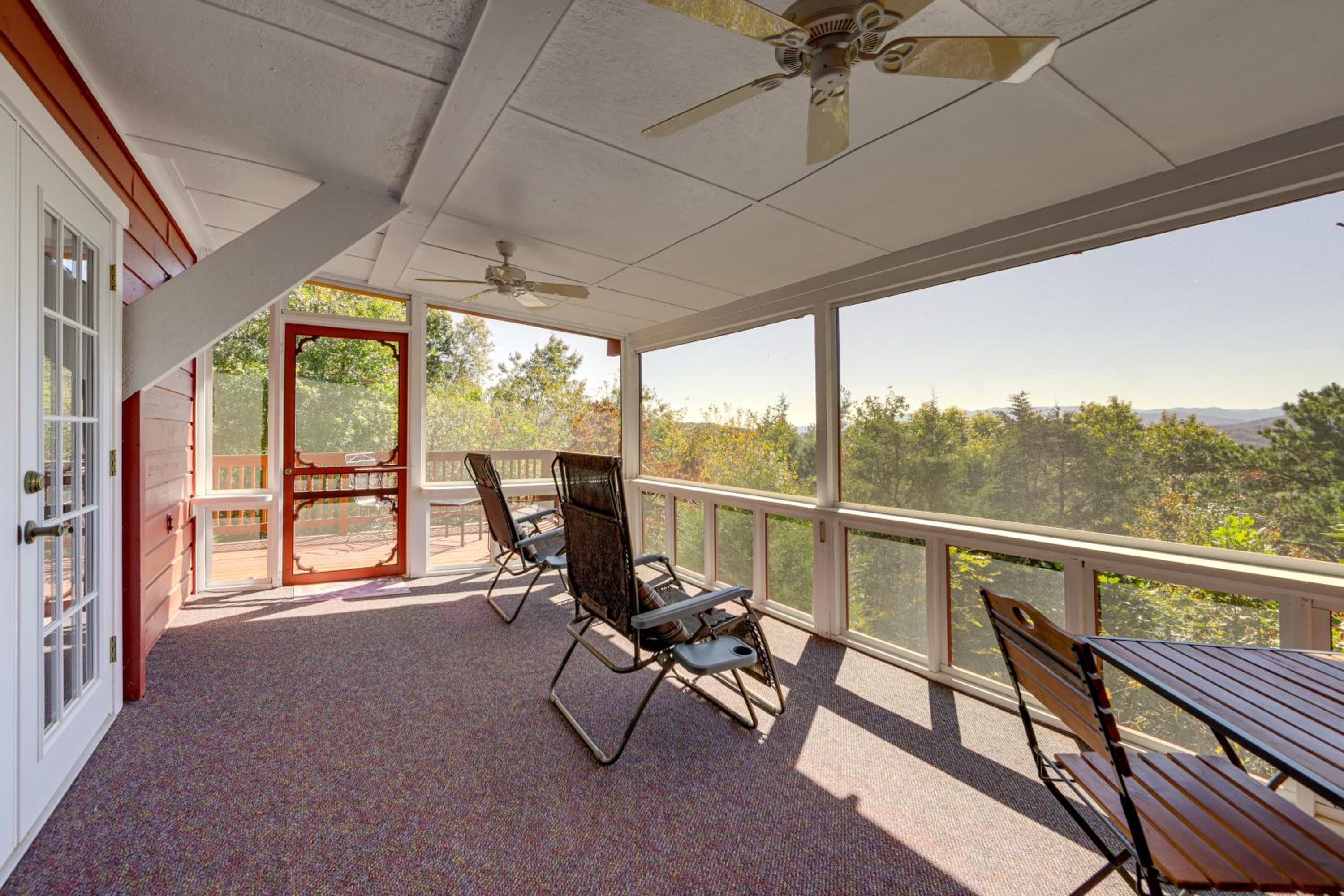 Million-Dollar Mtn Views Cozy Home in Franklin!