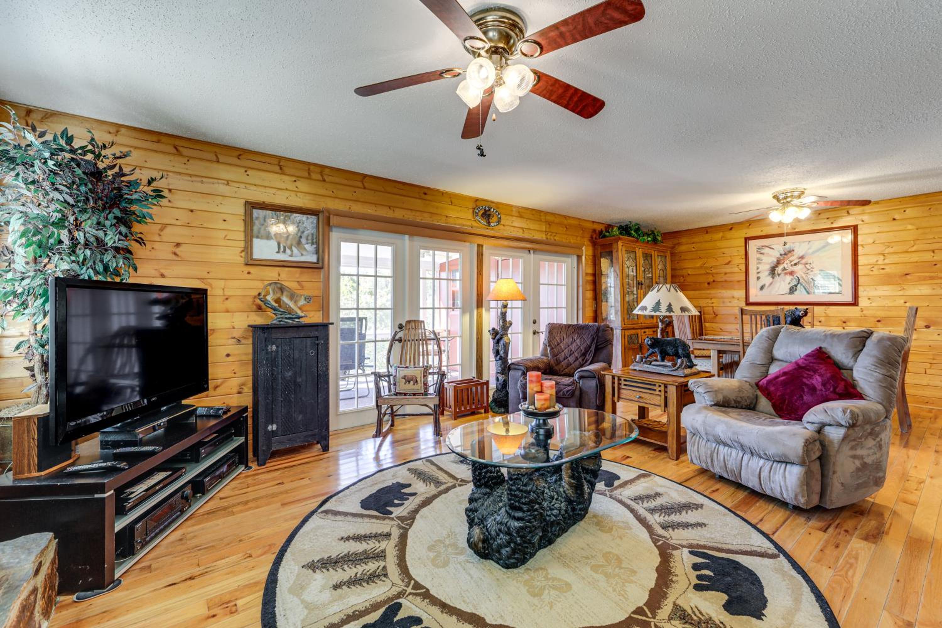 Million-Dollar Mtn Views Cozy Home in Franklin!
