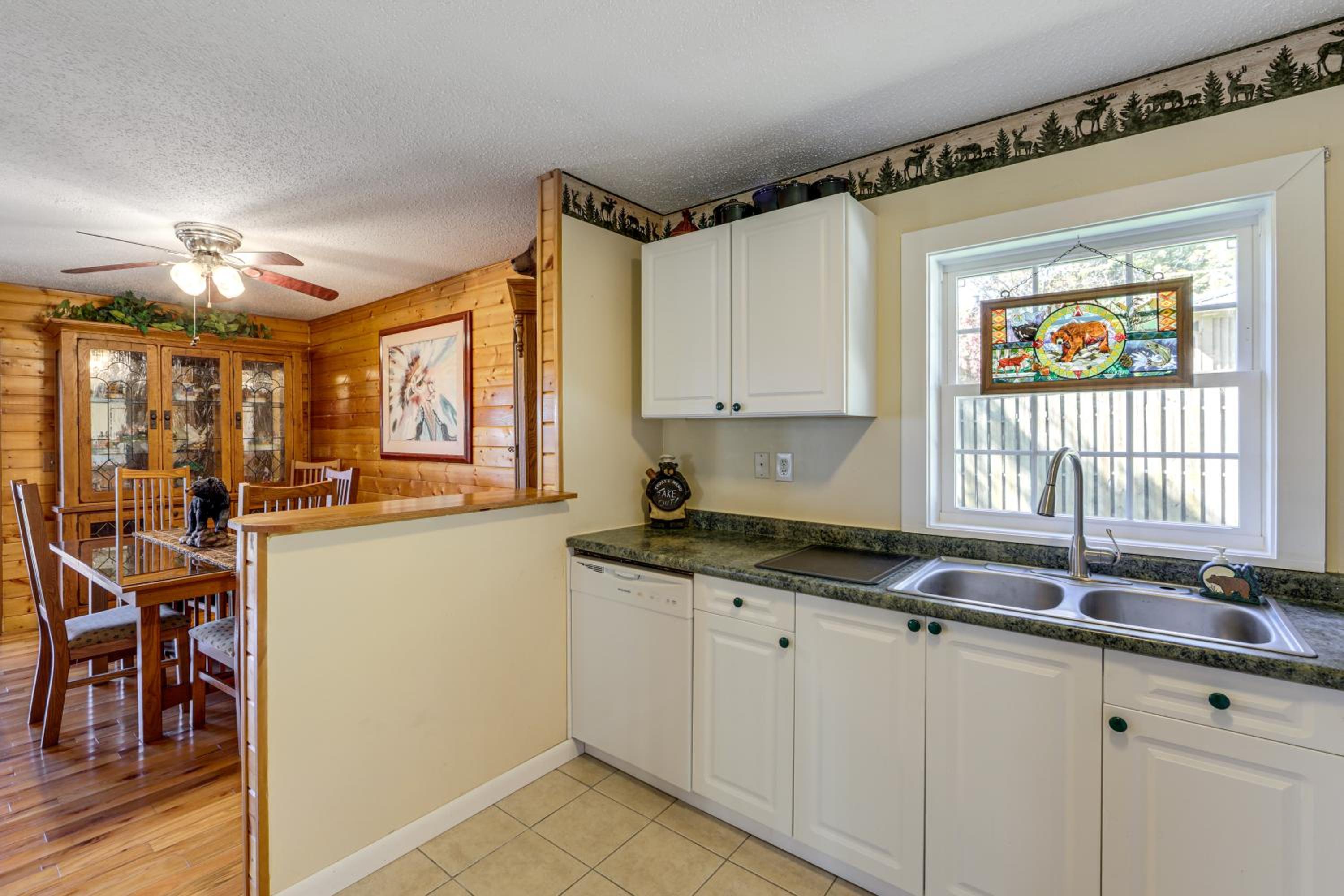 Million-Dollar Mtn Views Cozy Home in Franklin!