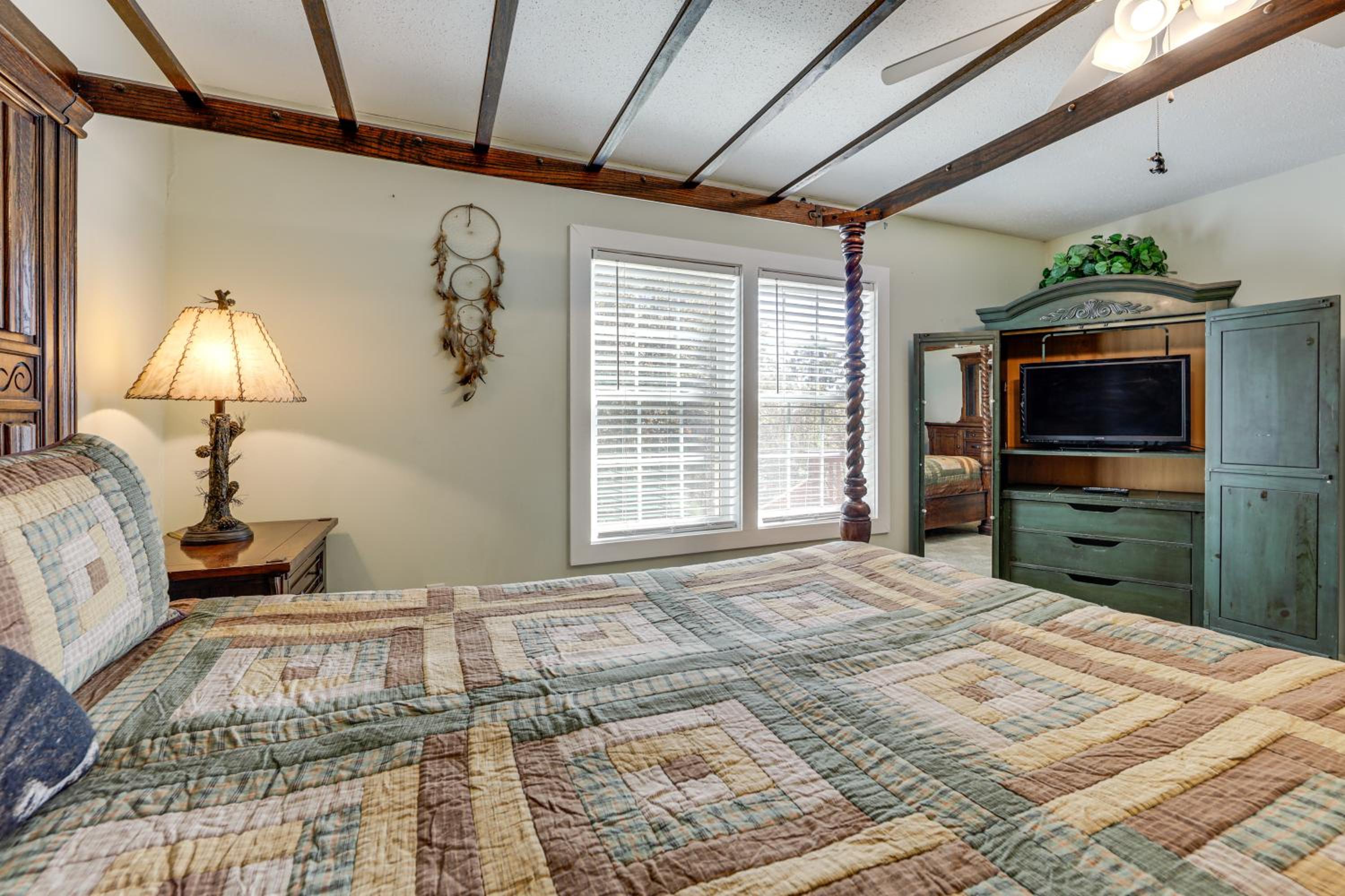 Million-Dollar Mtn Views Cozy Home in Franklin!