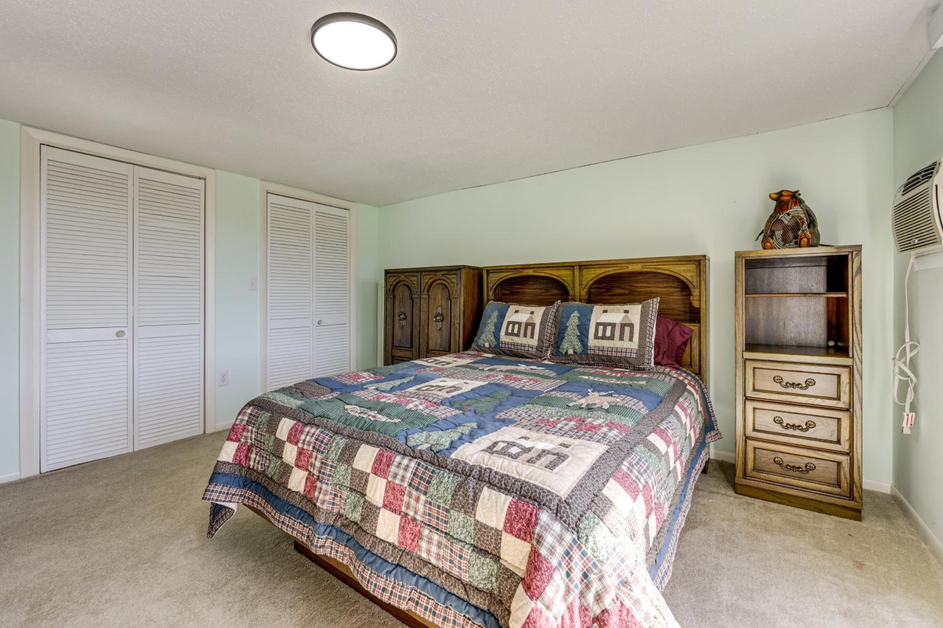 Million-Dollar Mtn Views Cozy Home in Franklin!