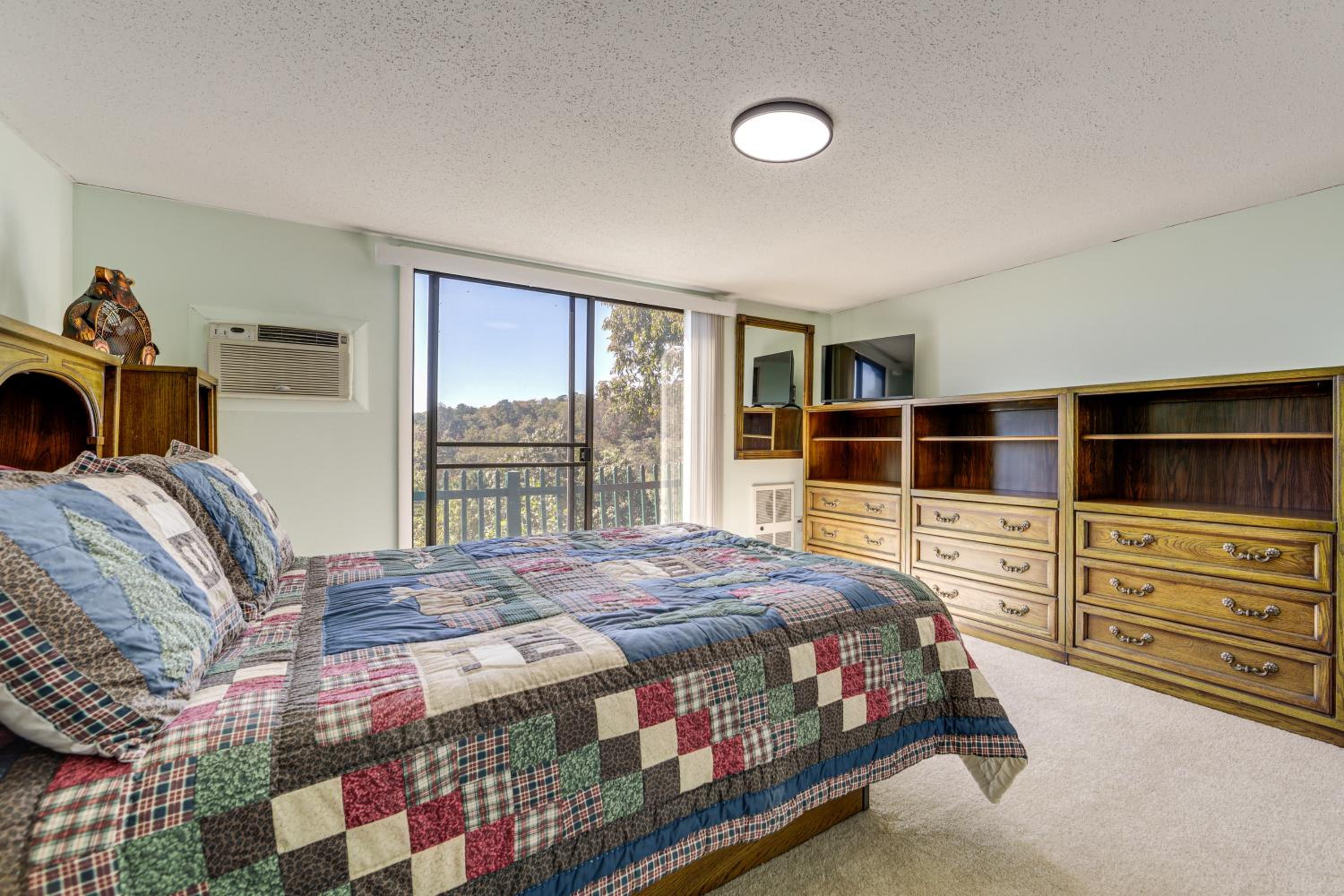 Million-Dollar Mtn Views Cozy Home in Franklin!