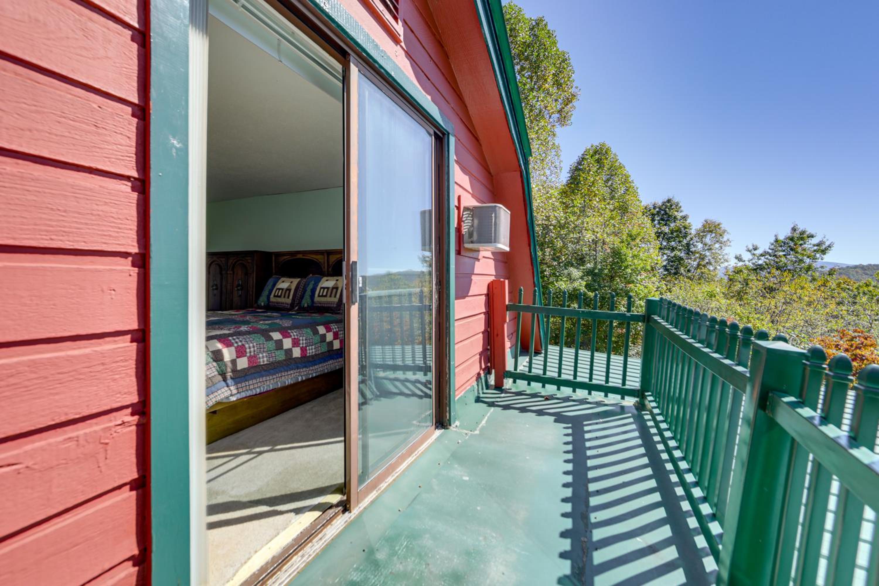 Million-Dollar Mtn Views Cozy Home in Franklin!