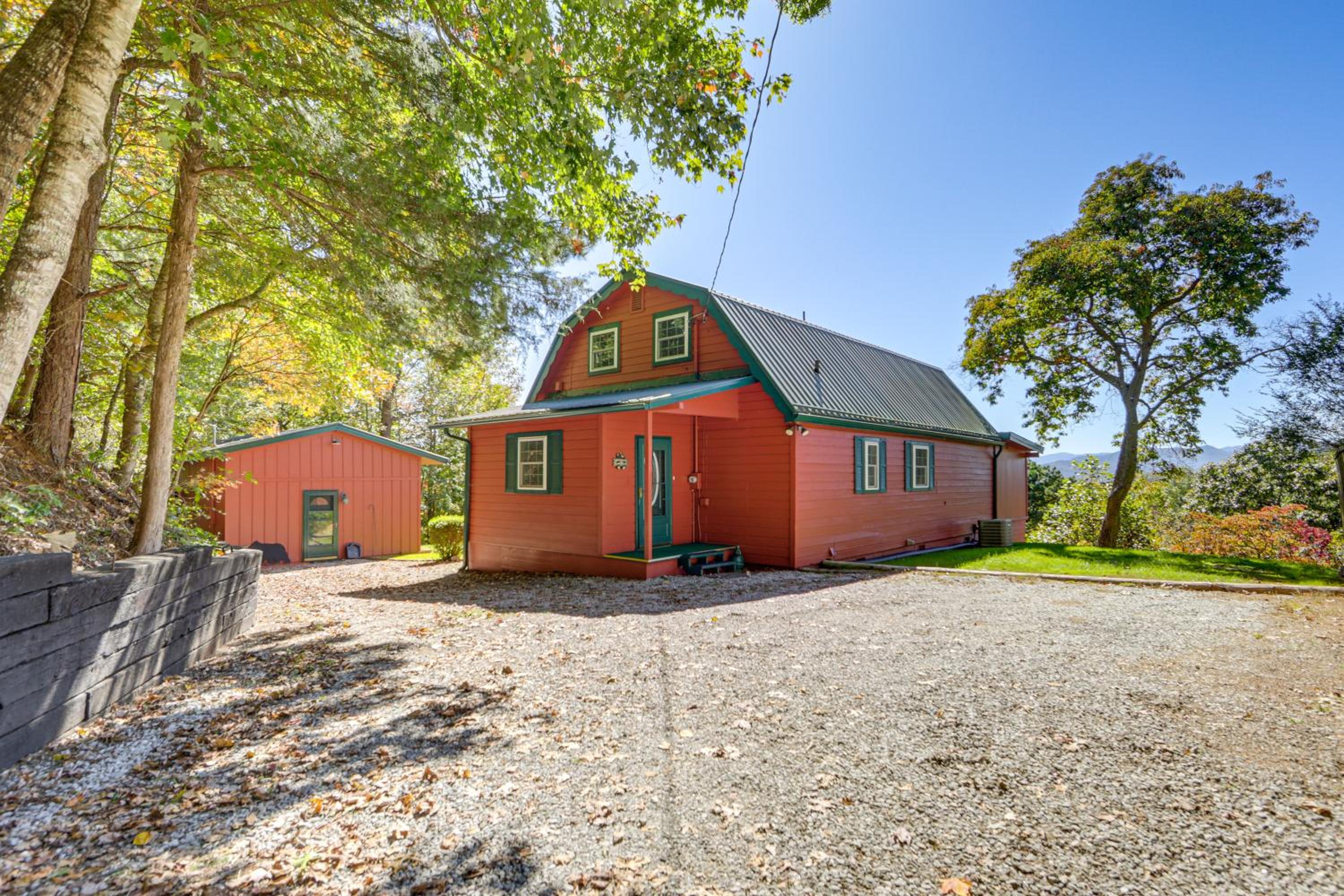 Million-Dollar Mtn Views Cozy Home in Franklin!