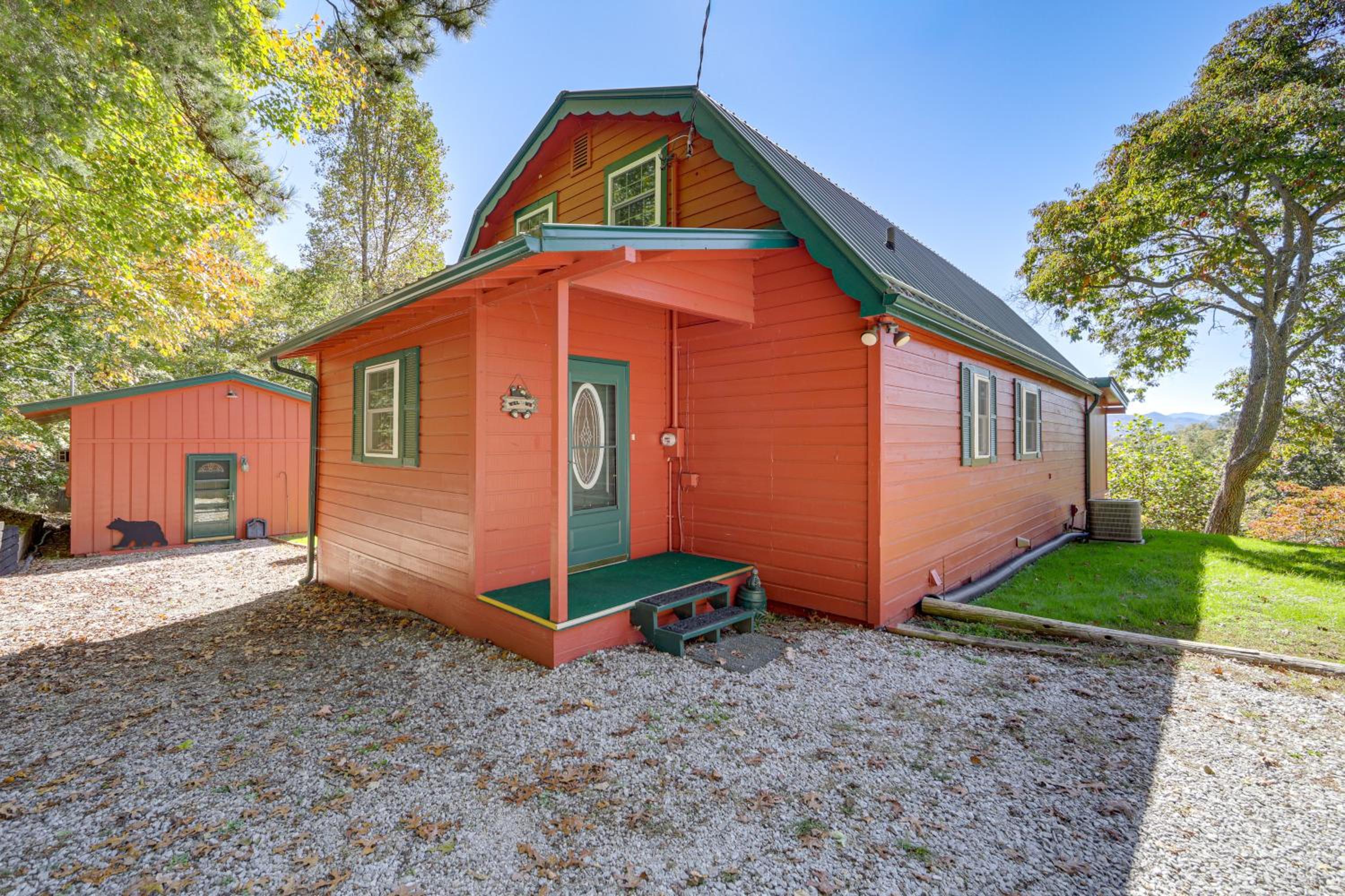 Million-Dollar Mtn Views Cozy Home in Franklin!