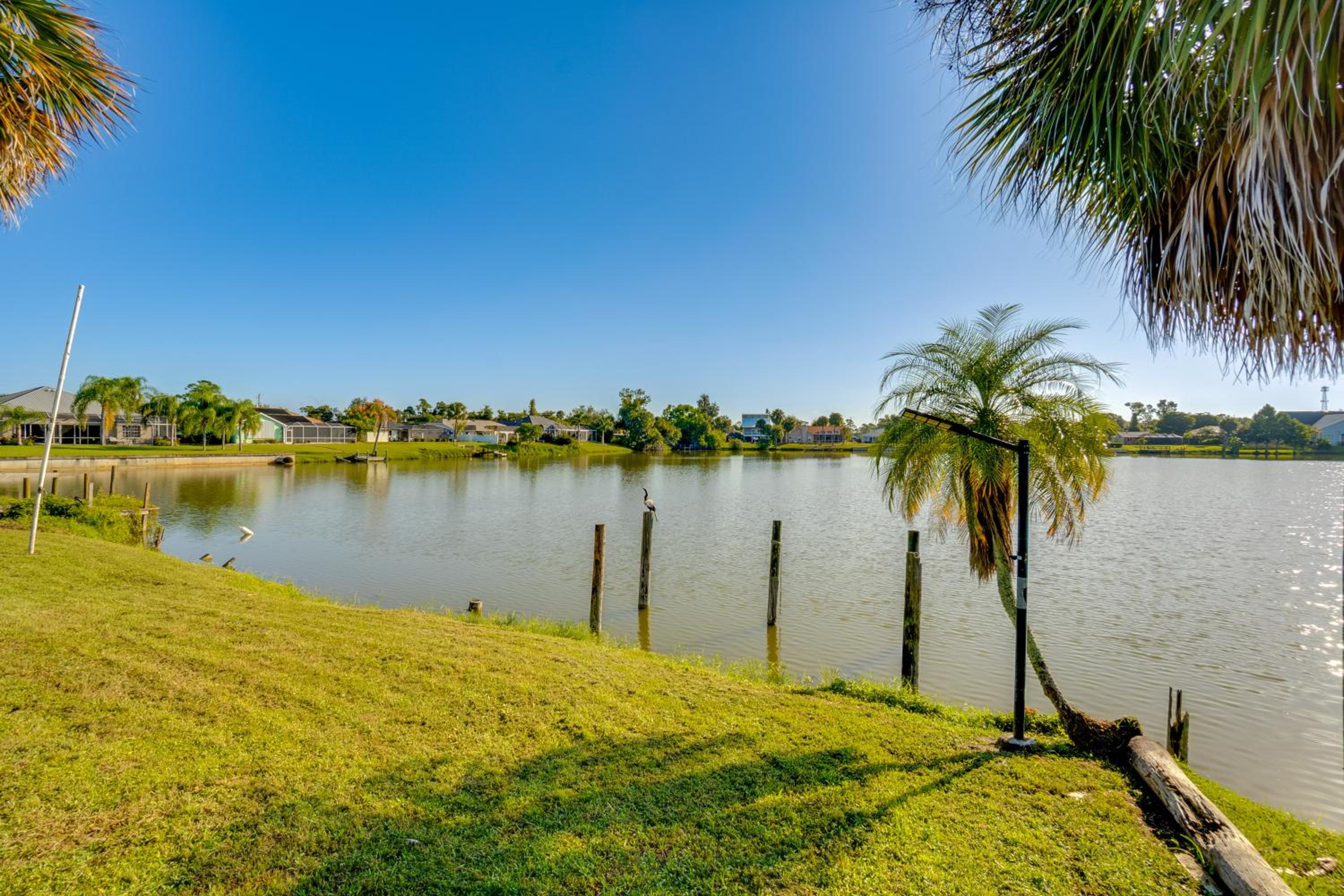 Private Pool! Lakefront Paradise in Port Charlotte