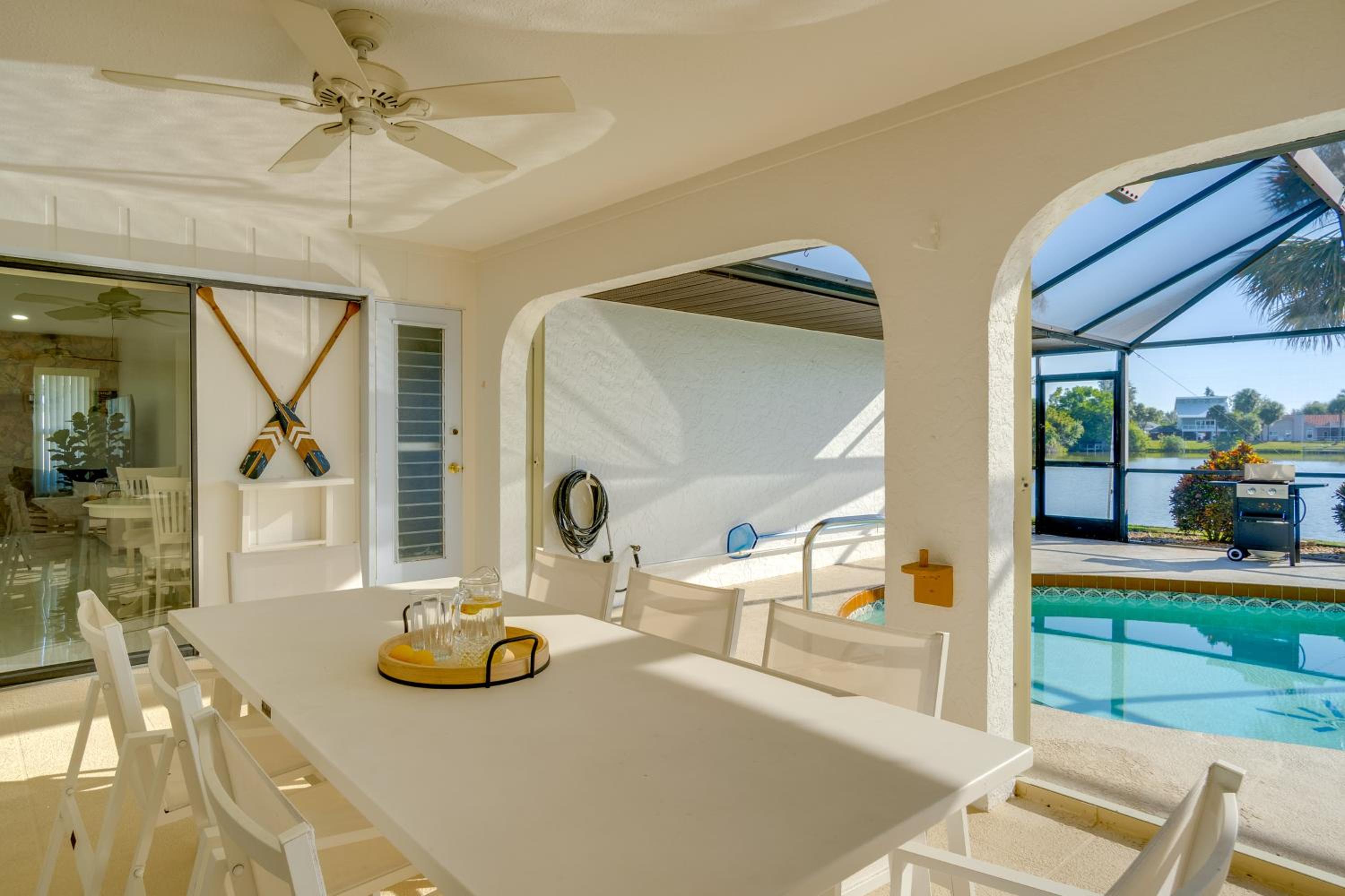 Private Pool! Lakefront Paradise in Port Charlotte