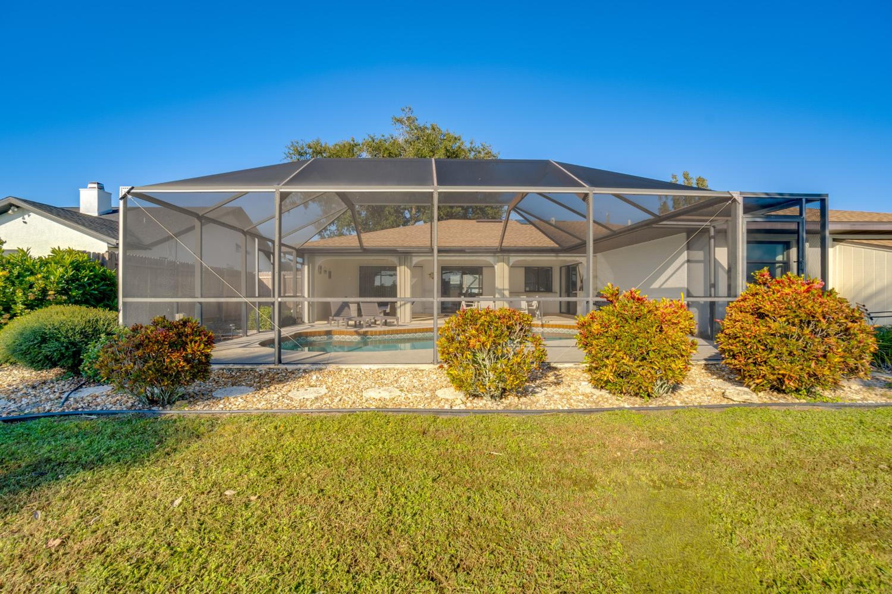 Private Pool! Lakefront Paradise in Port Charlotte