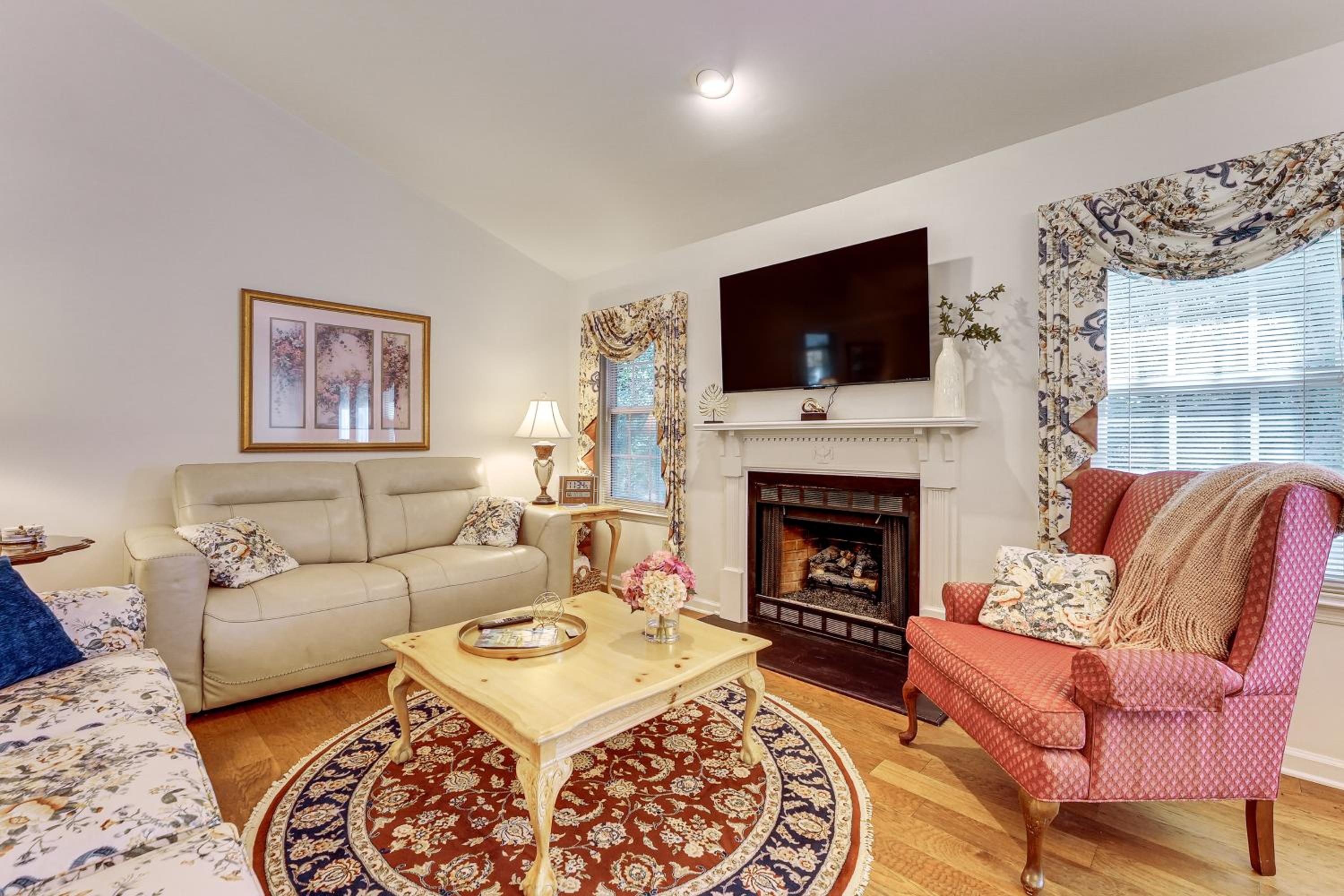 2 Mi to KSU Family Home with Games, Near Parks