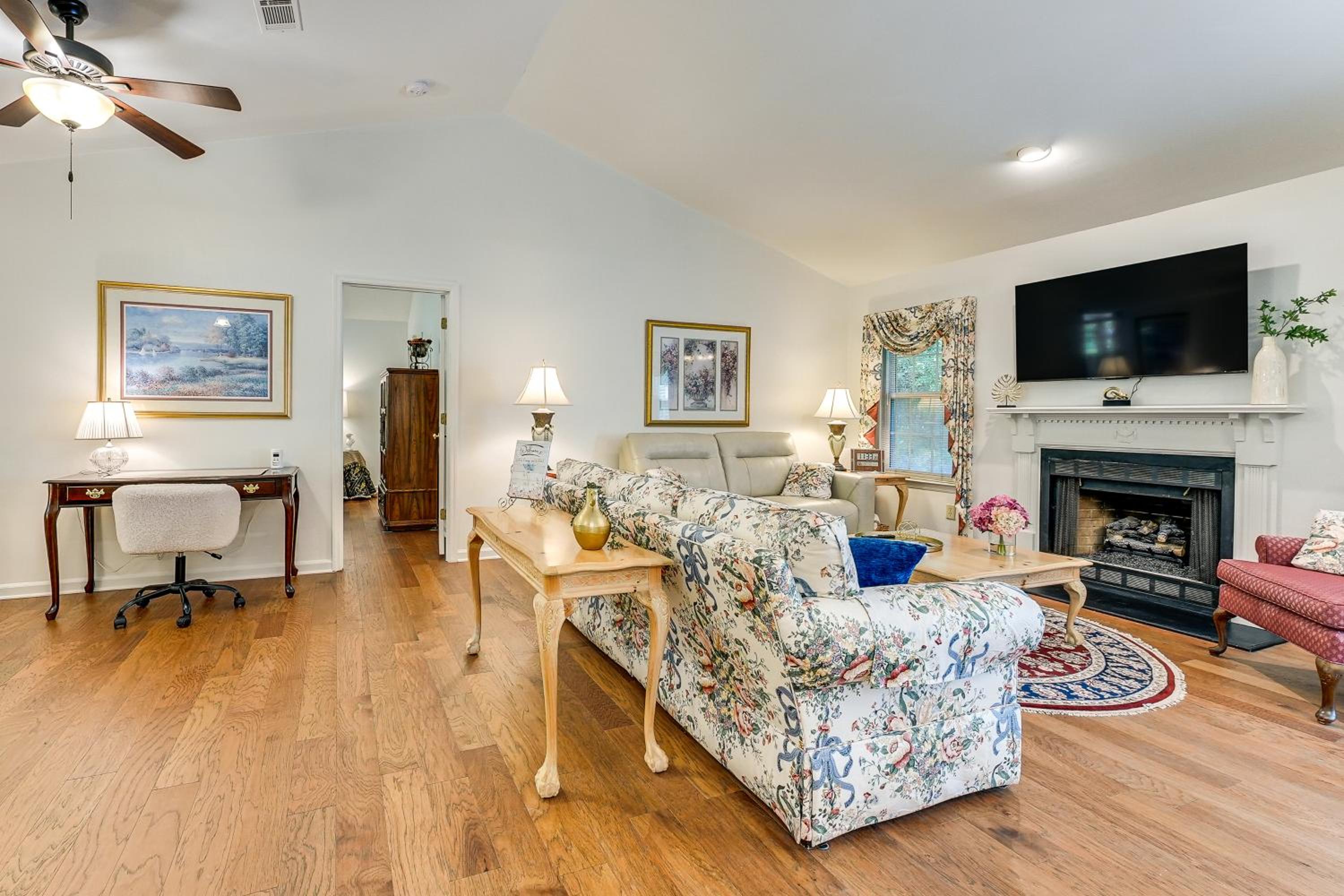 2 Mi to KSU Family Home with Games, Near Parks