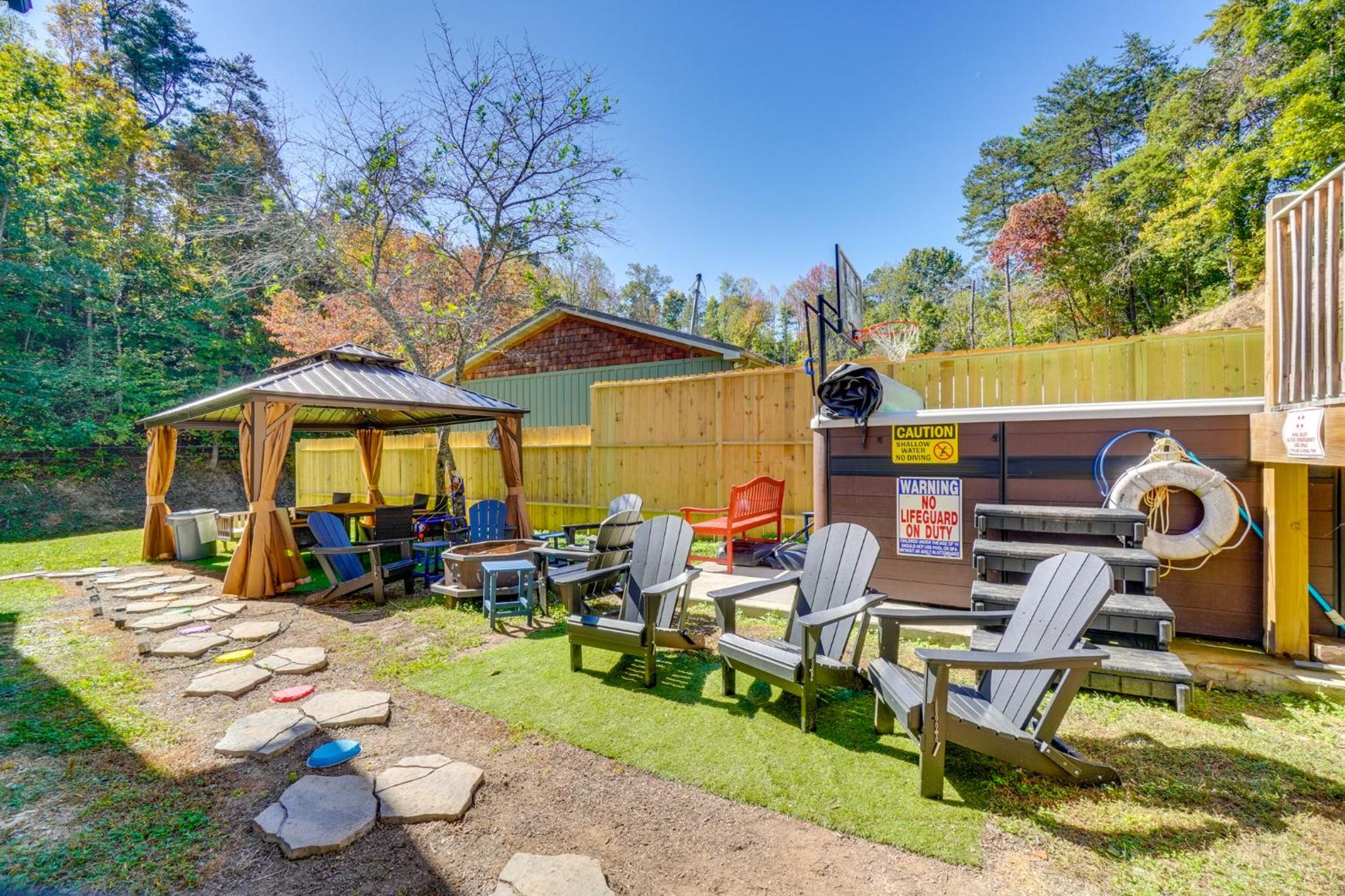 Walk to Dollywood Cabin with Pool, Arcade, Gym