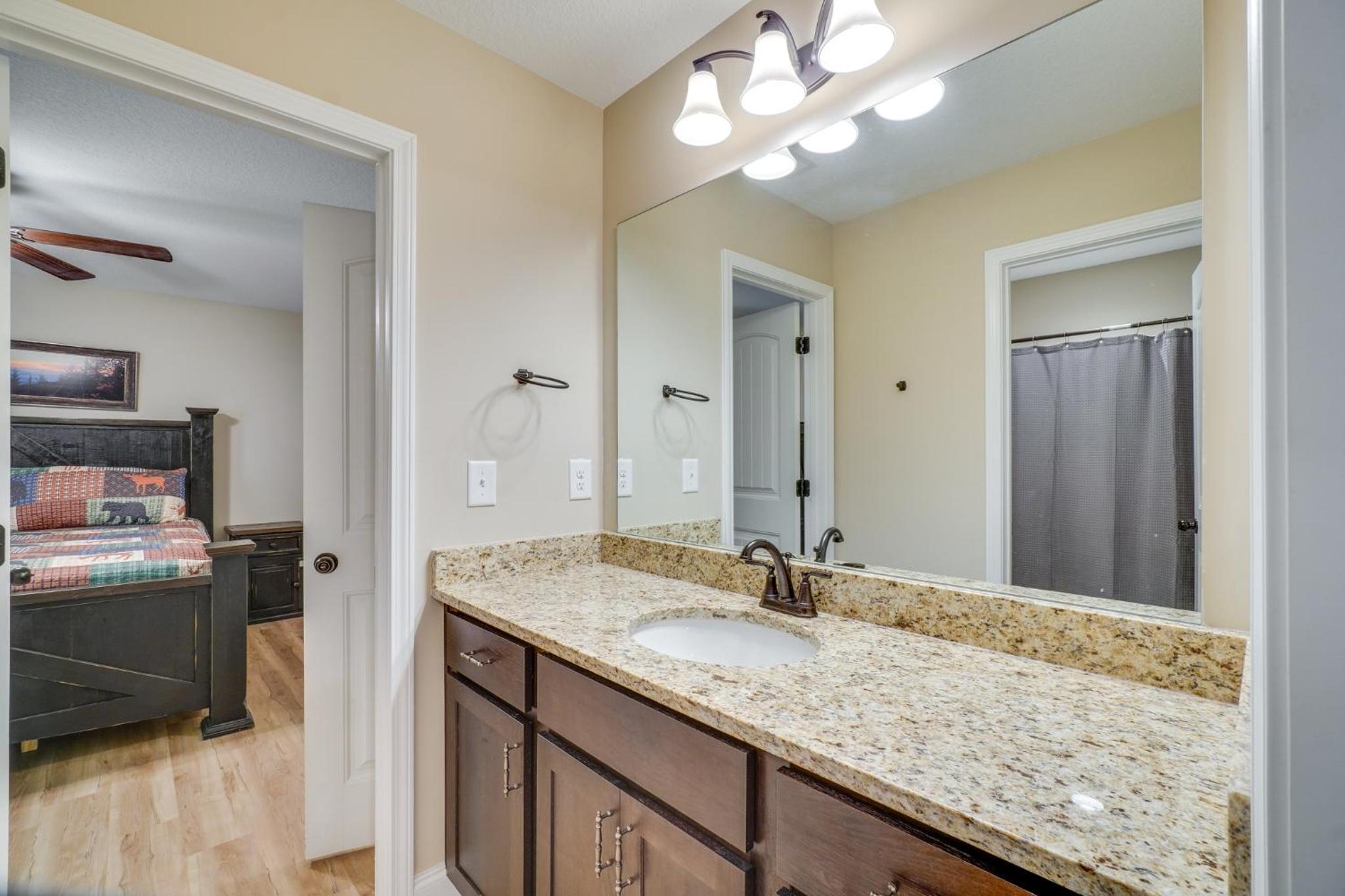 Walk to Dollywood Cabin with Pool, Arcade, Gym
