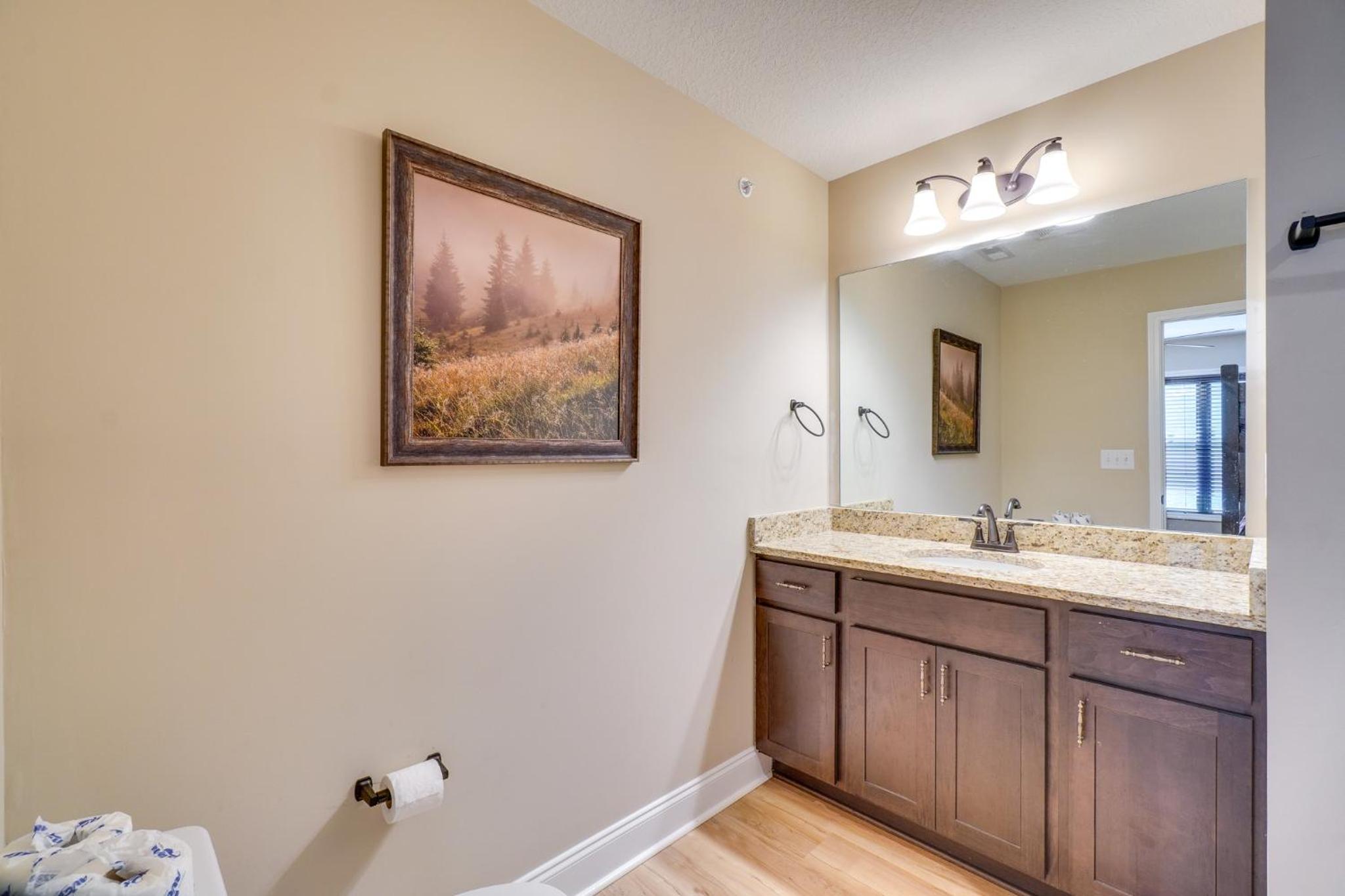 Walk to Dollywood Cabin with Pool, Arcade, Gym
