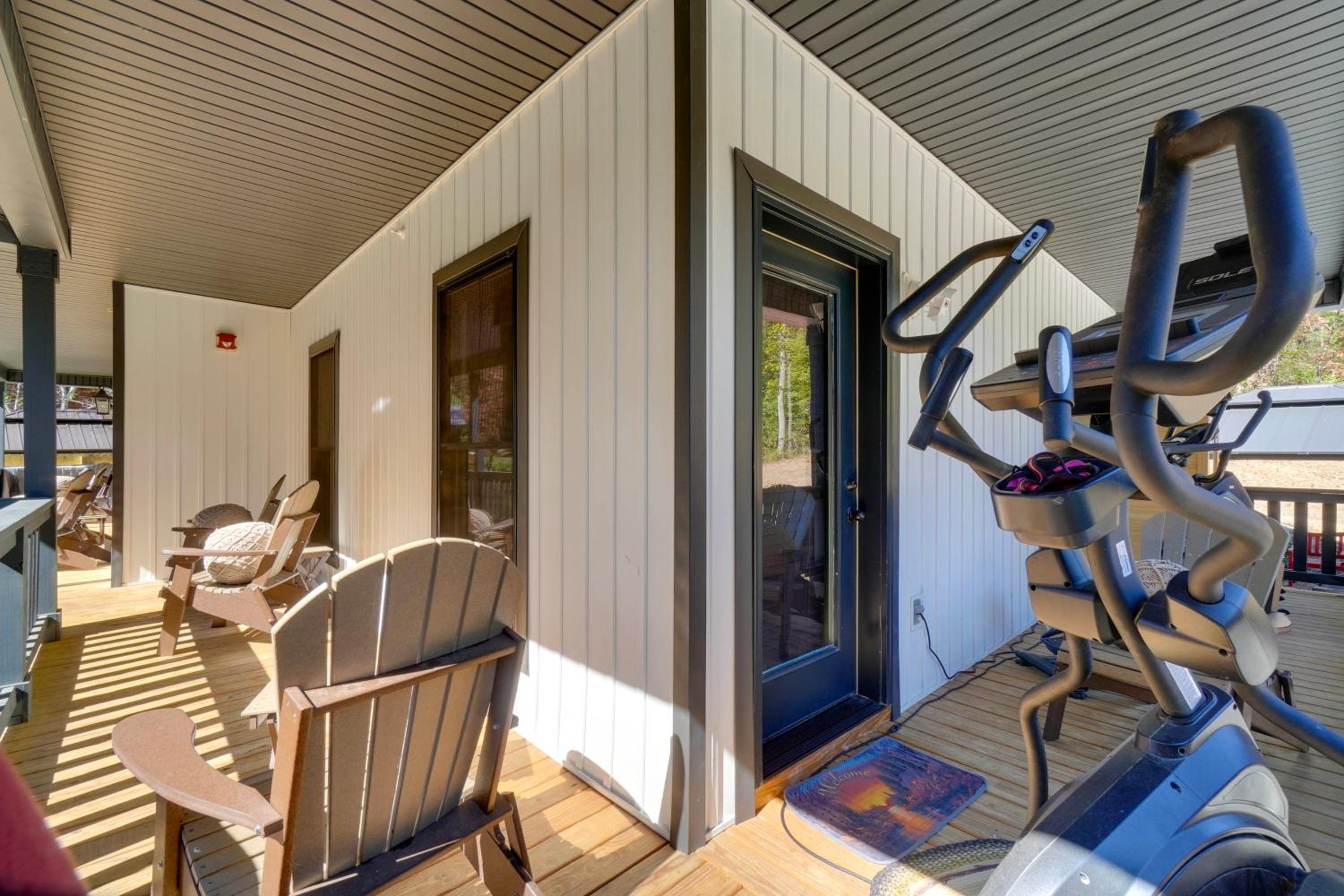 Walk to Dollywood Cabin with Pool, Arcade, Gym