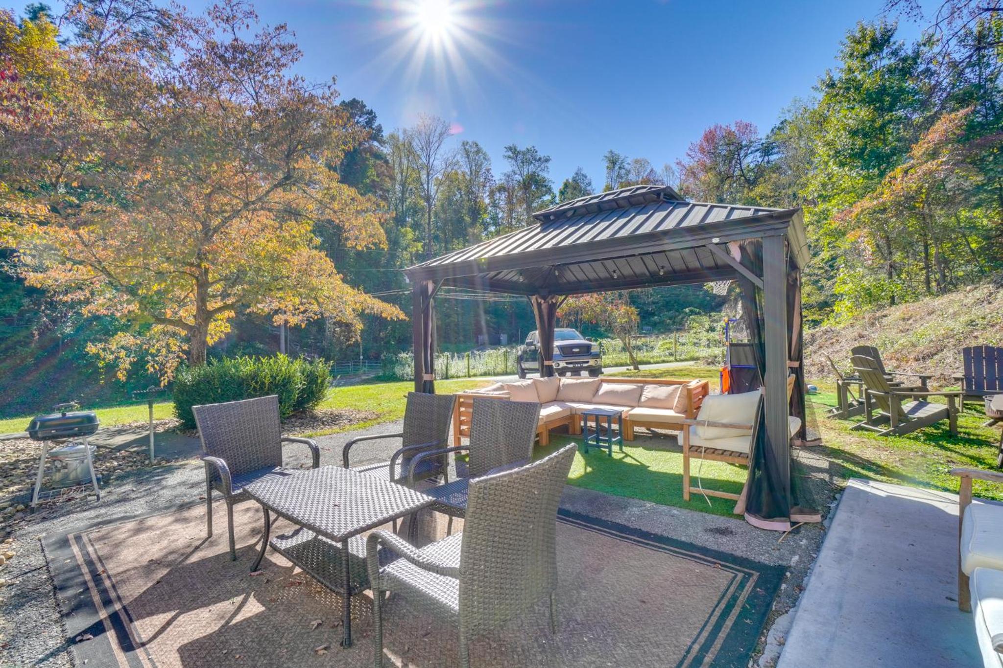 Walk to Dollywood! Cabin with Theater, Pool, Arcade
