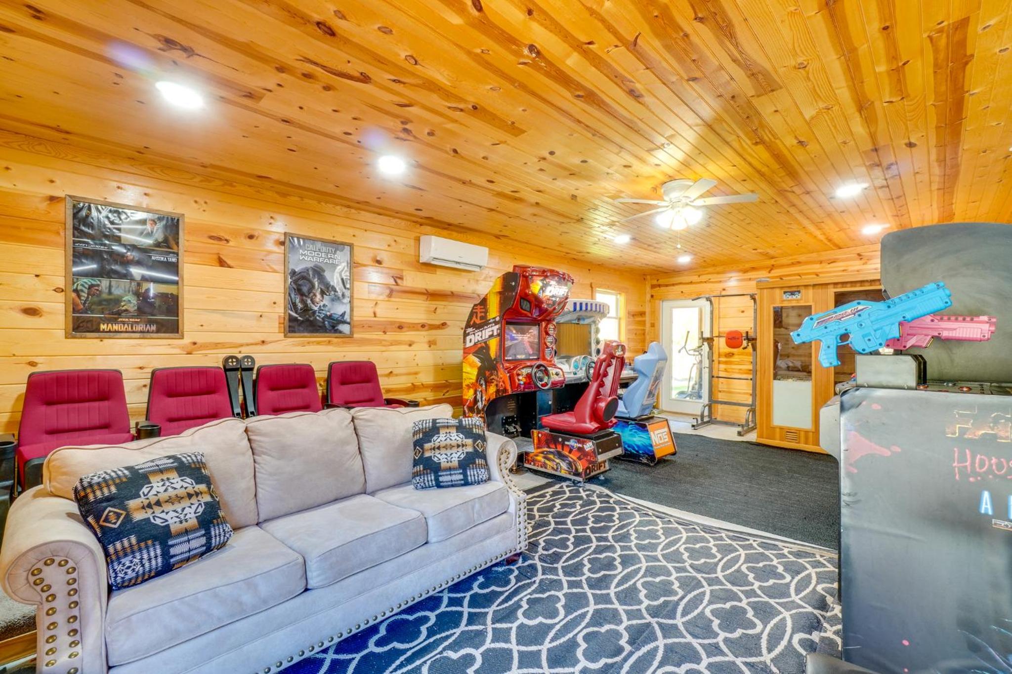 Walk to Dollywood! Cabin with Theater, Pool, Arcade
