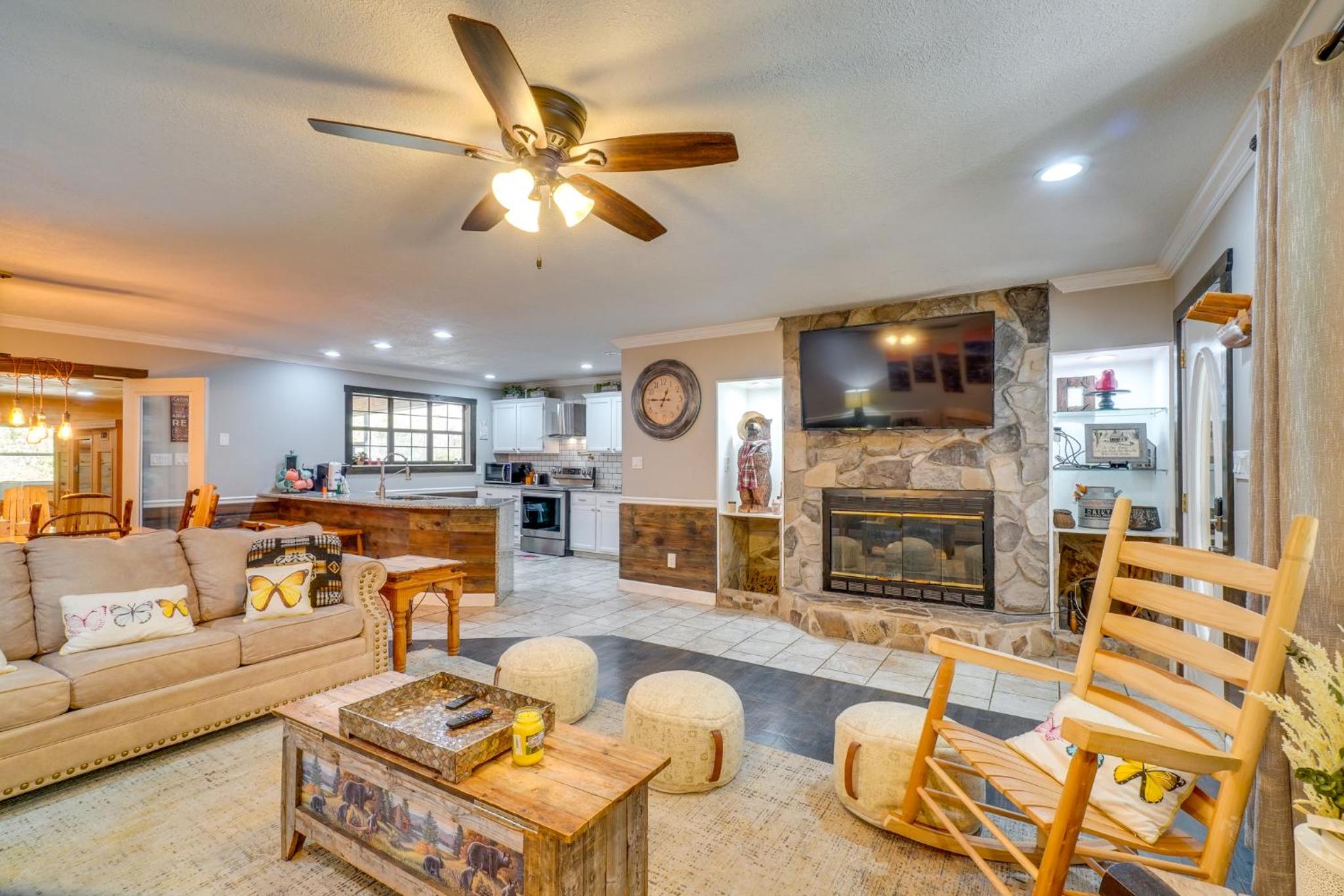 Walk to Dollywood! Cabin with Theater, Pool, Arcade