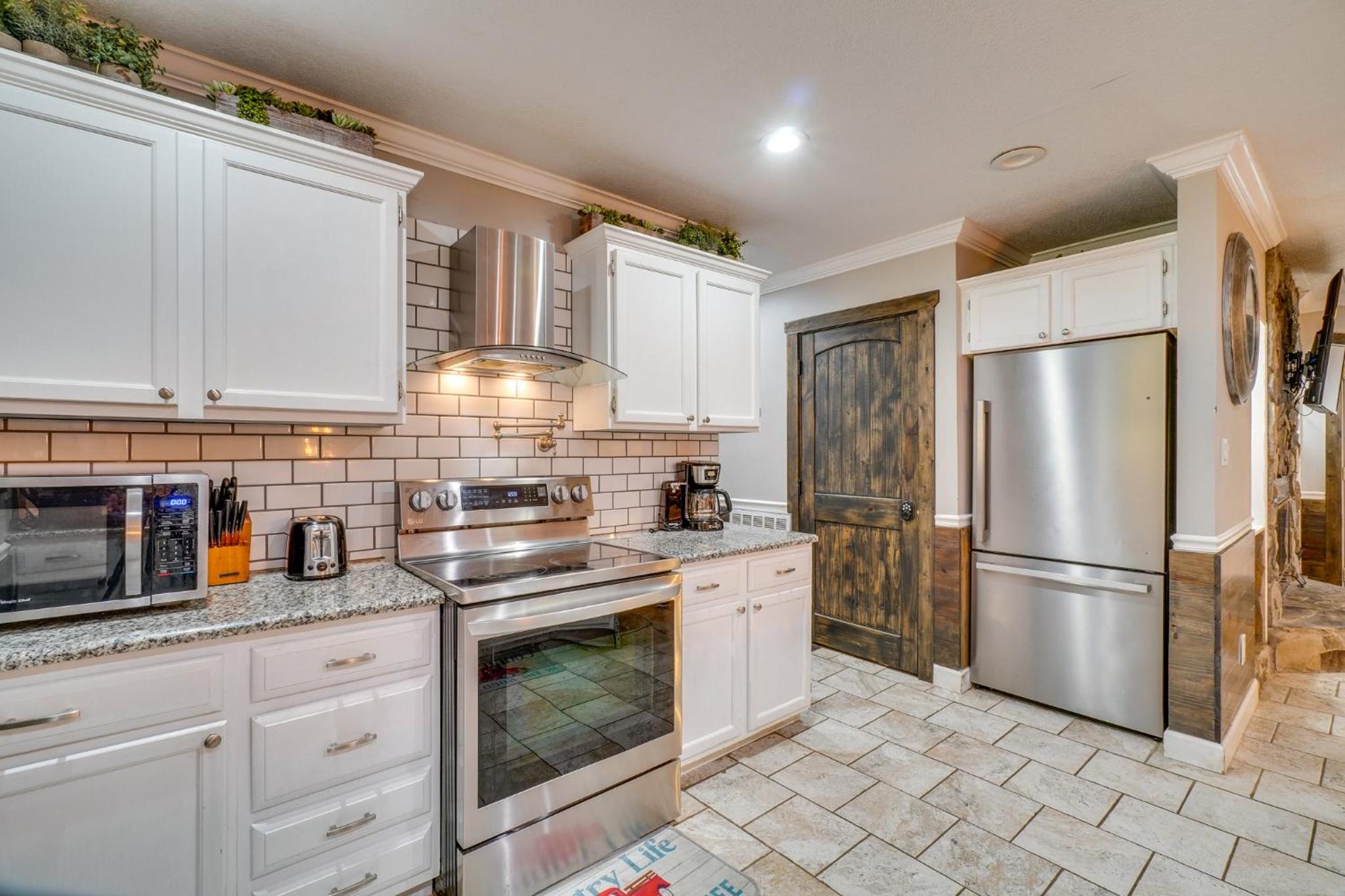 Walk to Dollywood! Cabin with Theater, Pool, Arcade