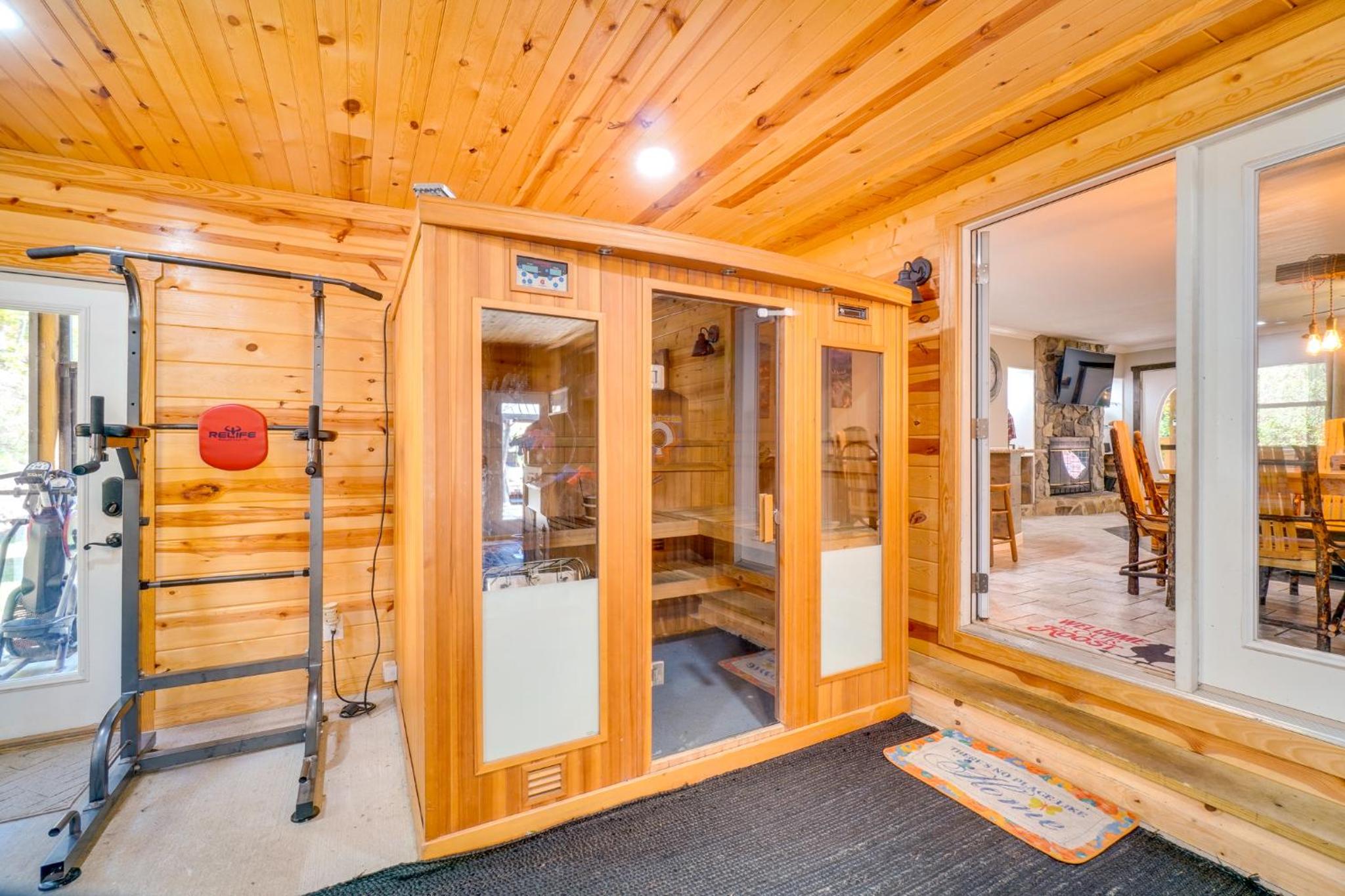 Walk to Dollywood! Cabin with Theater, Pool, Arcade