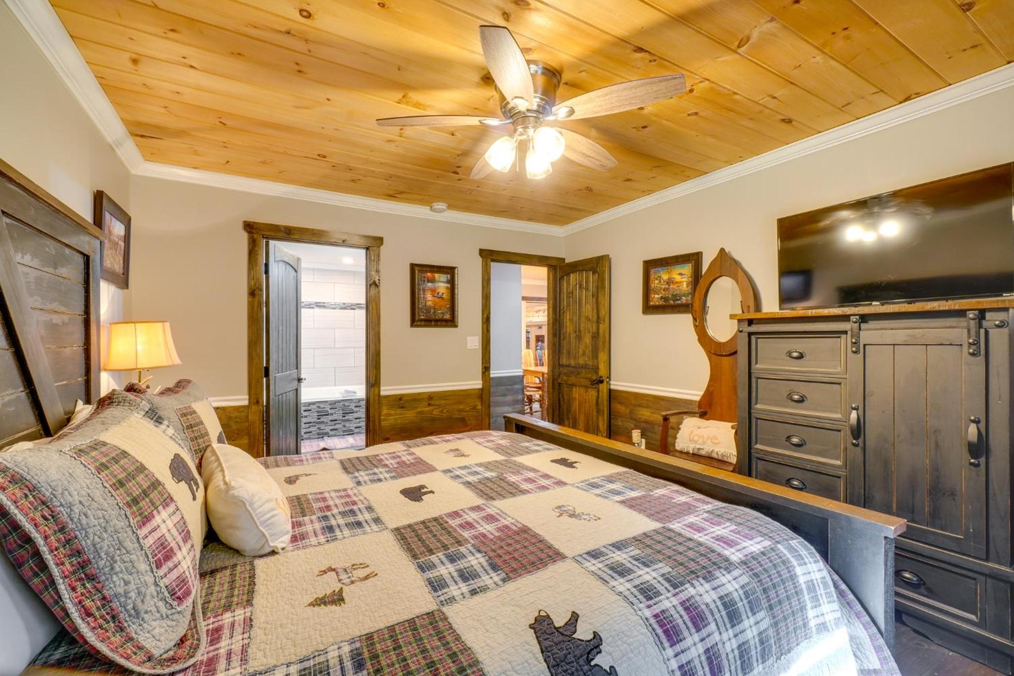 Walk to Dollywood! Cabin with Theater, Pool, Arcade