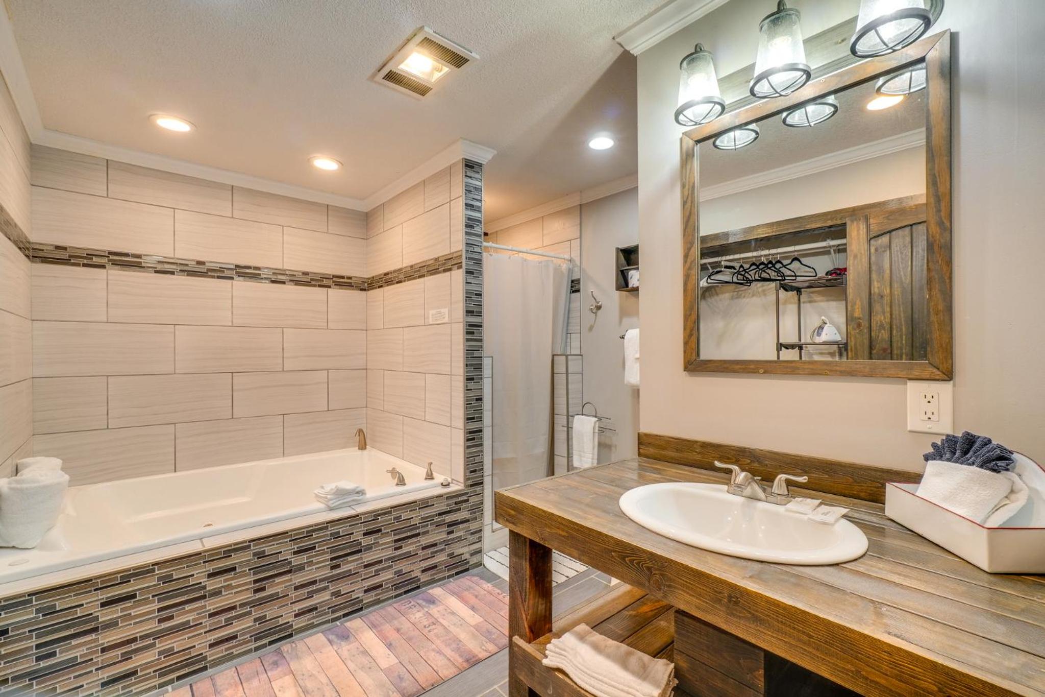 Walk to Dollywood! Cabin with Theater, Pool, Arcade