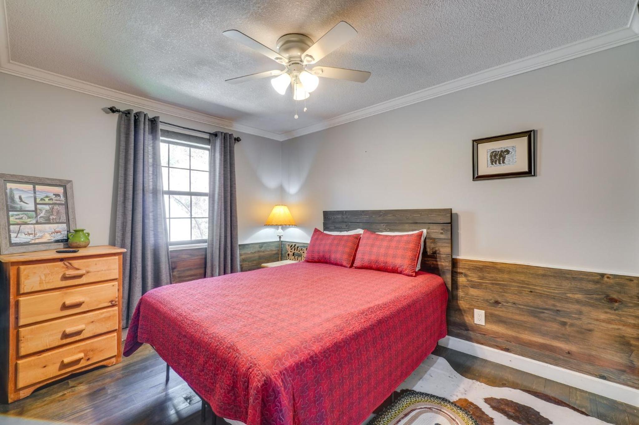 Walk to Dollywood! Cabin with Theater, Pool, Arcade