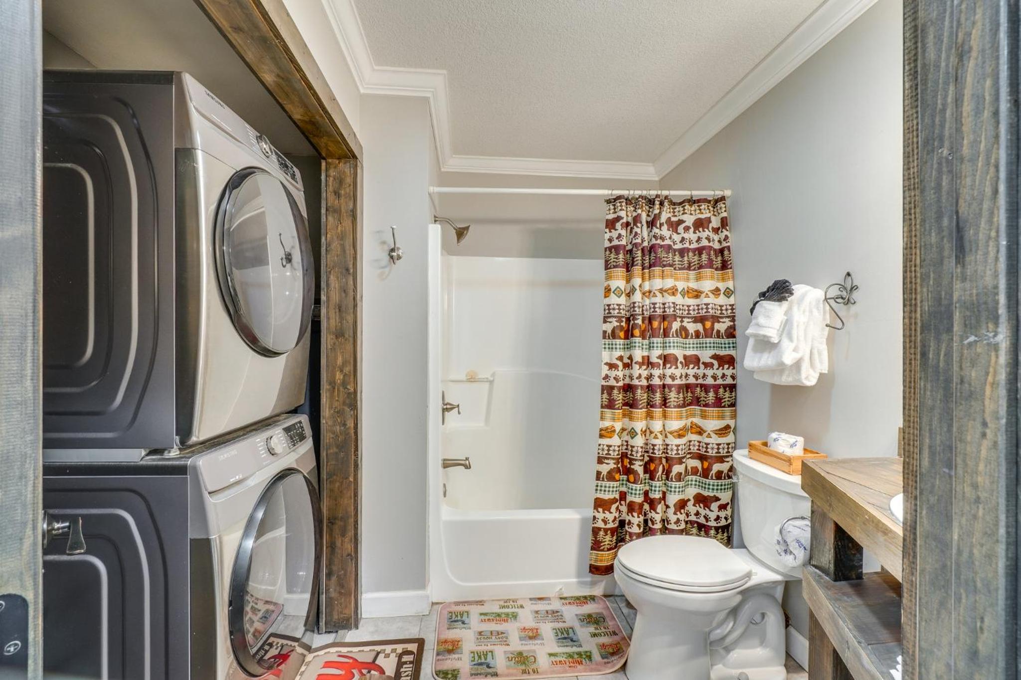 Walk to Dollywood! Cabin with Theater, Pool, Arcade