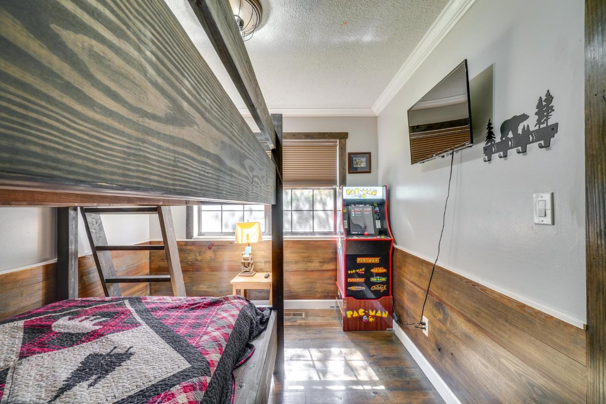 Walk to Dollywood! Cabin with Theater, Pool, Arcade