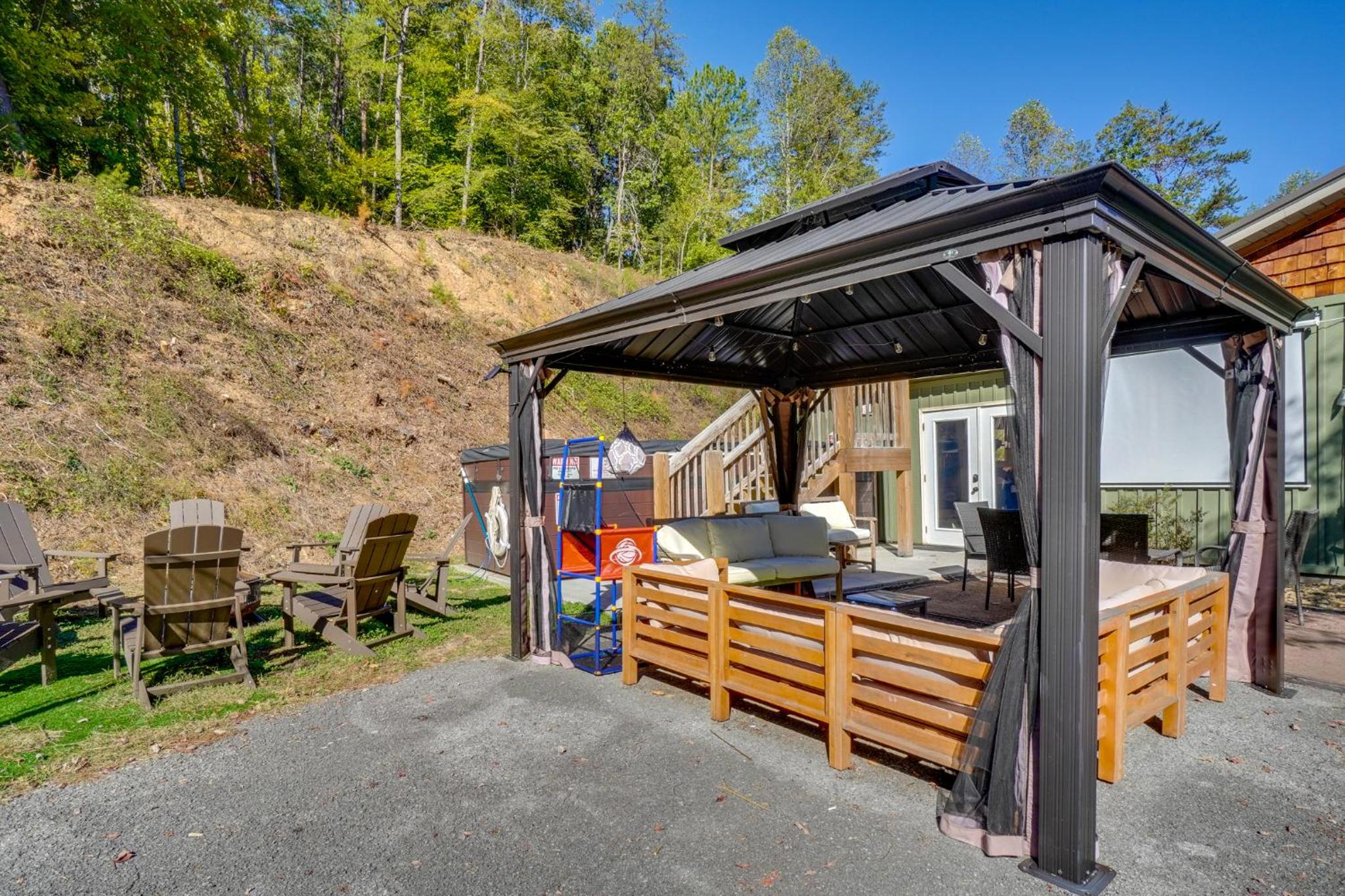 Walk to Dollywood! Cabin with Theater, Pool, Arcade