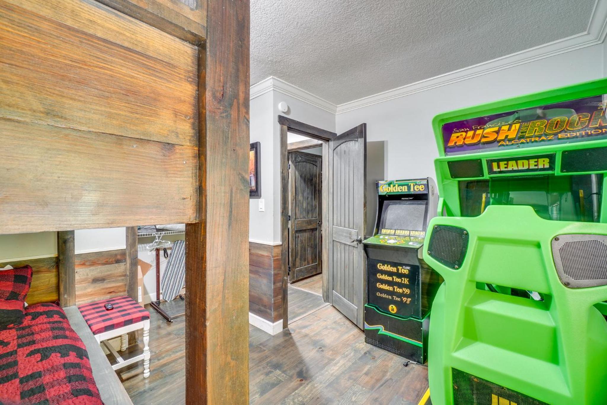 Walk to Dollywood! Cabin with Theater, Pool, Arcade