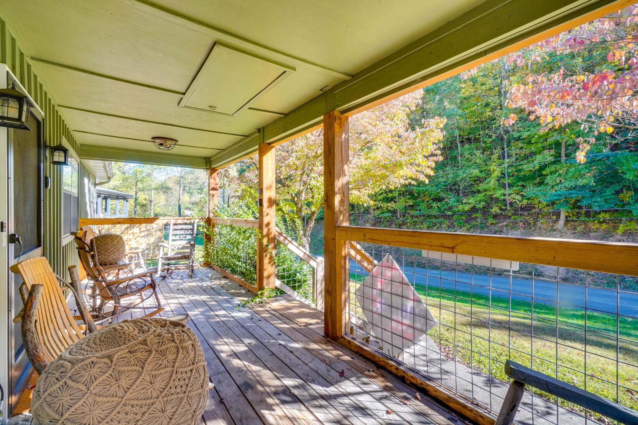 Walk to Dollywood! Cabin with Theater, Pool, Arcade