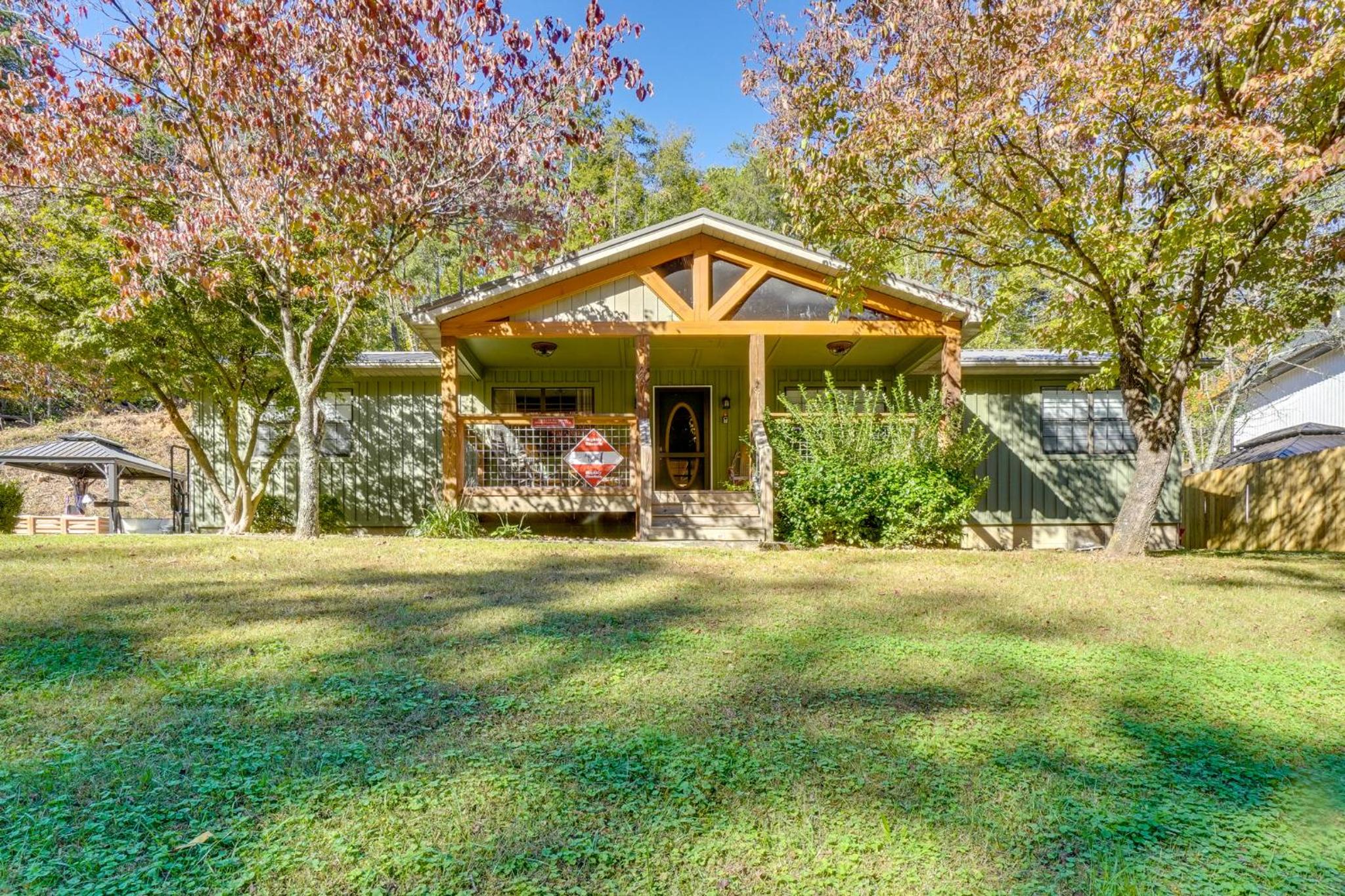 Walk to Dollywood! Cabin with Theater, Pool, Arcade