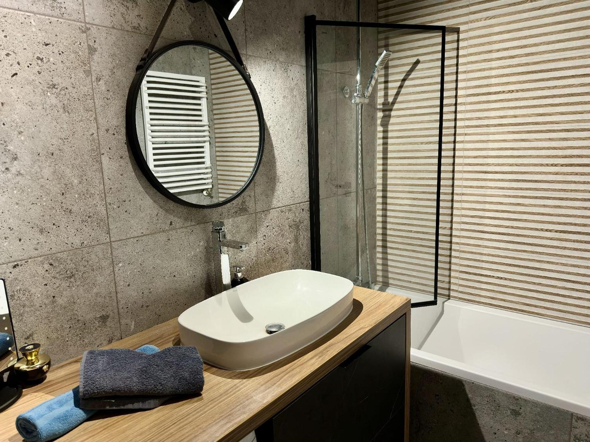 LILY APART - Coworking, gym, indoor playground & pet friendly