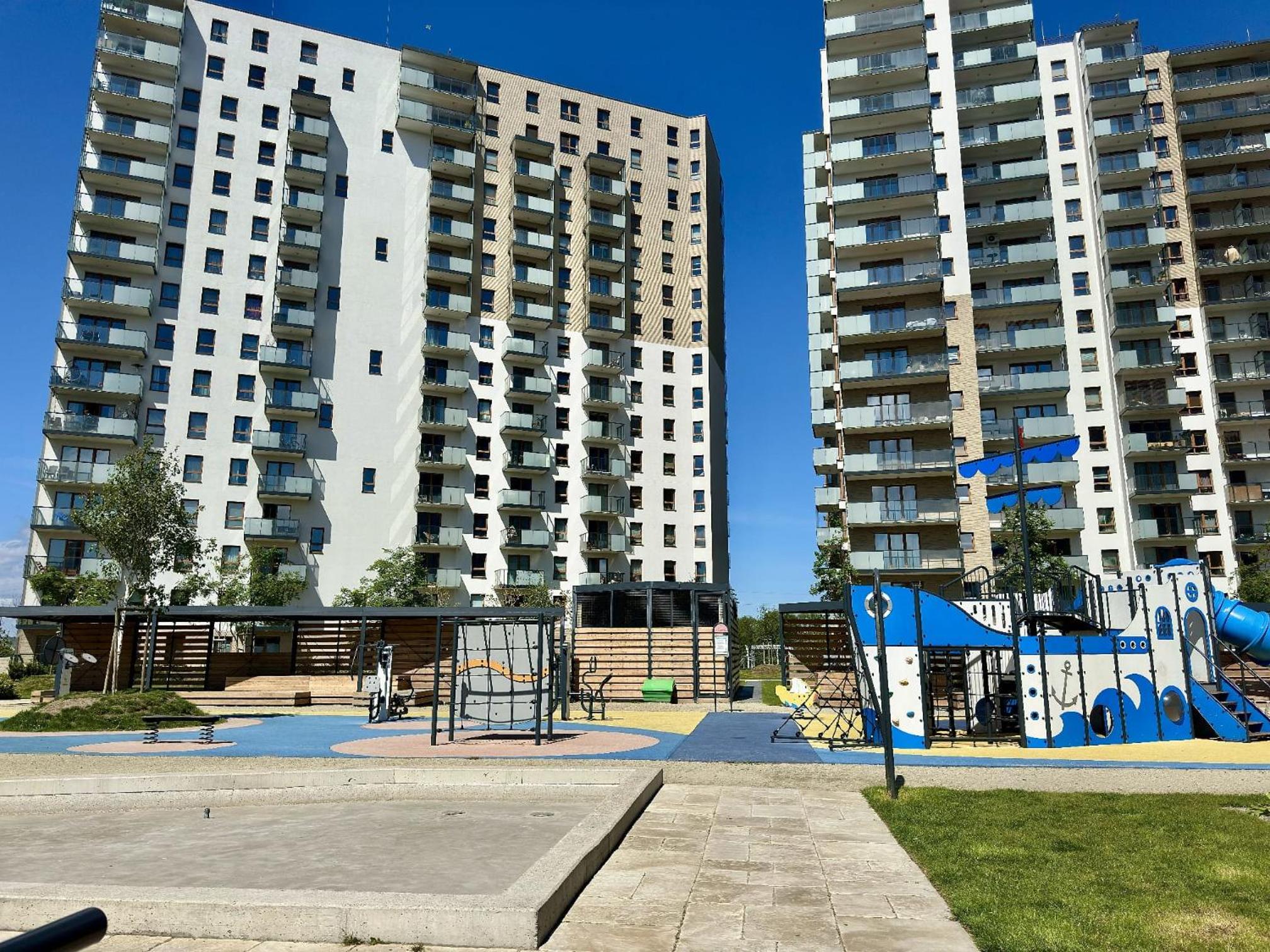 LILY APART - Coworking, gym, indoor playground & pet friendly