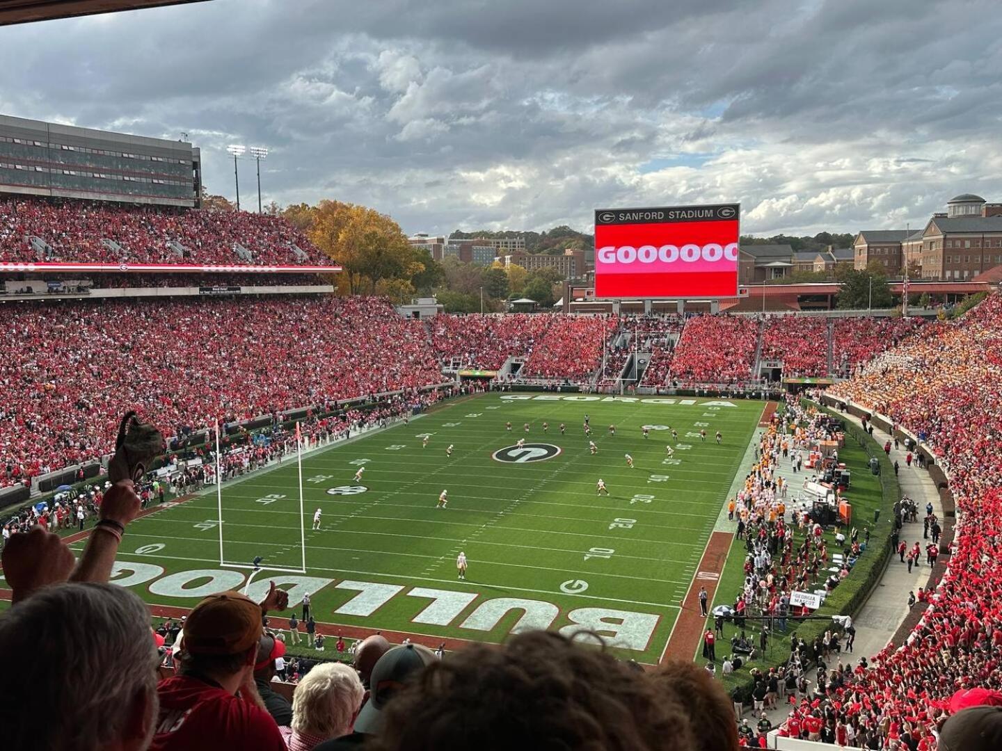 13 mins to Downtown & Stadium - Game Room - Game Day
