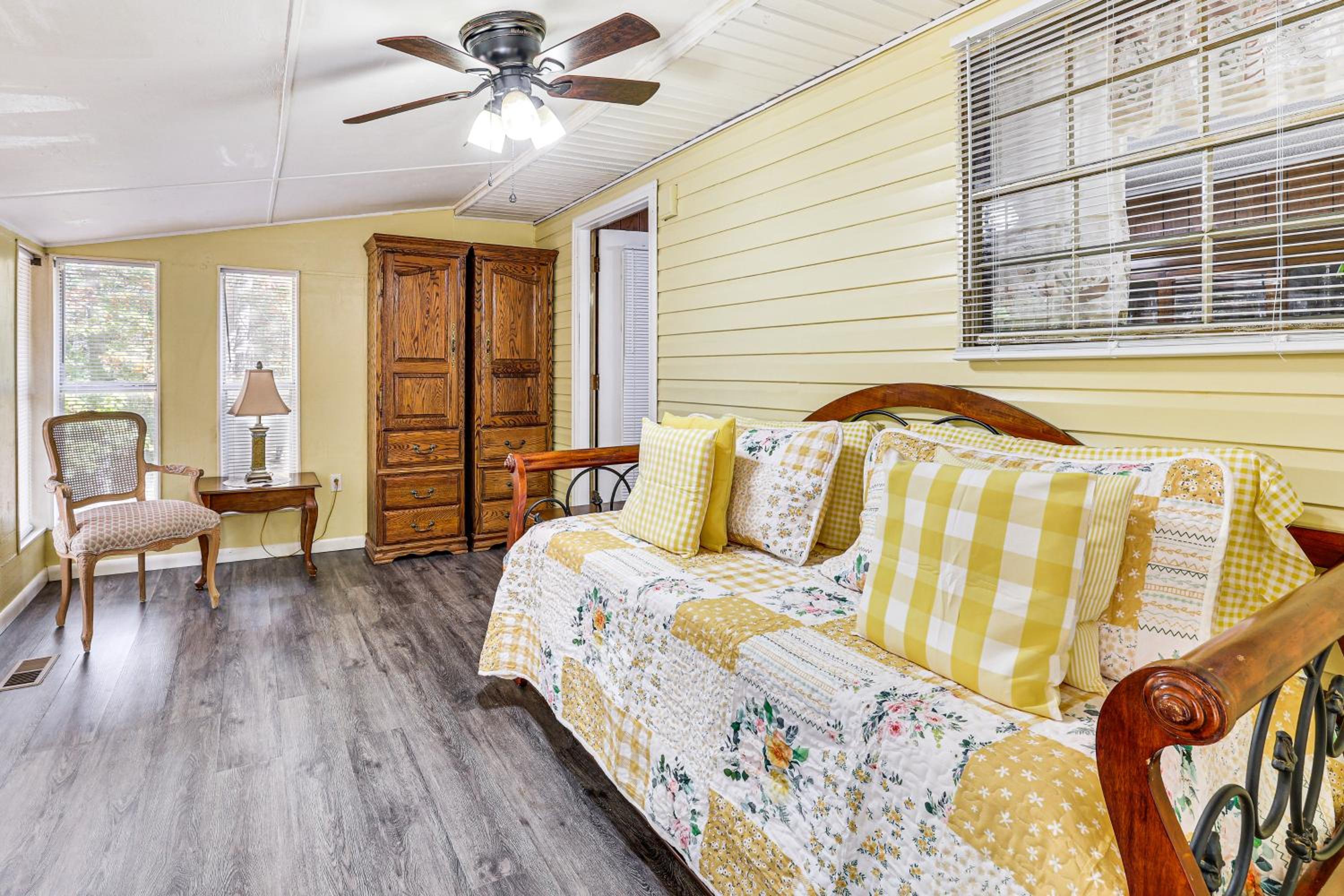 Families Welcome! Home with Fire Pit in Soddy-Daisy