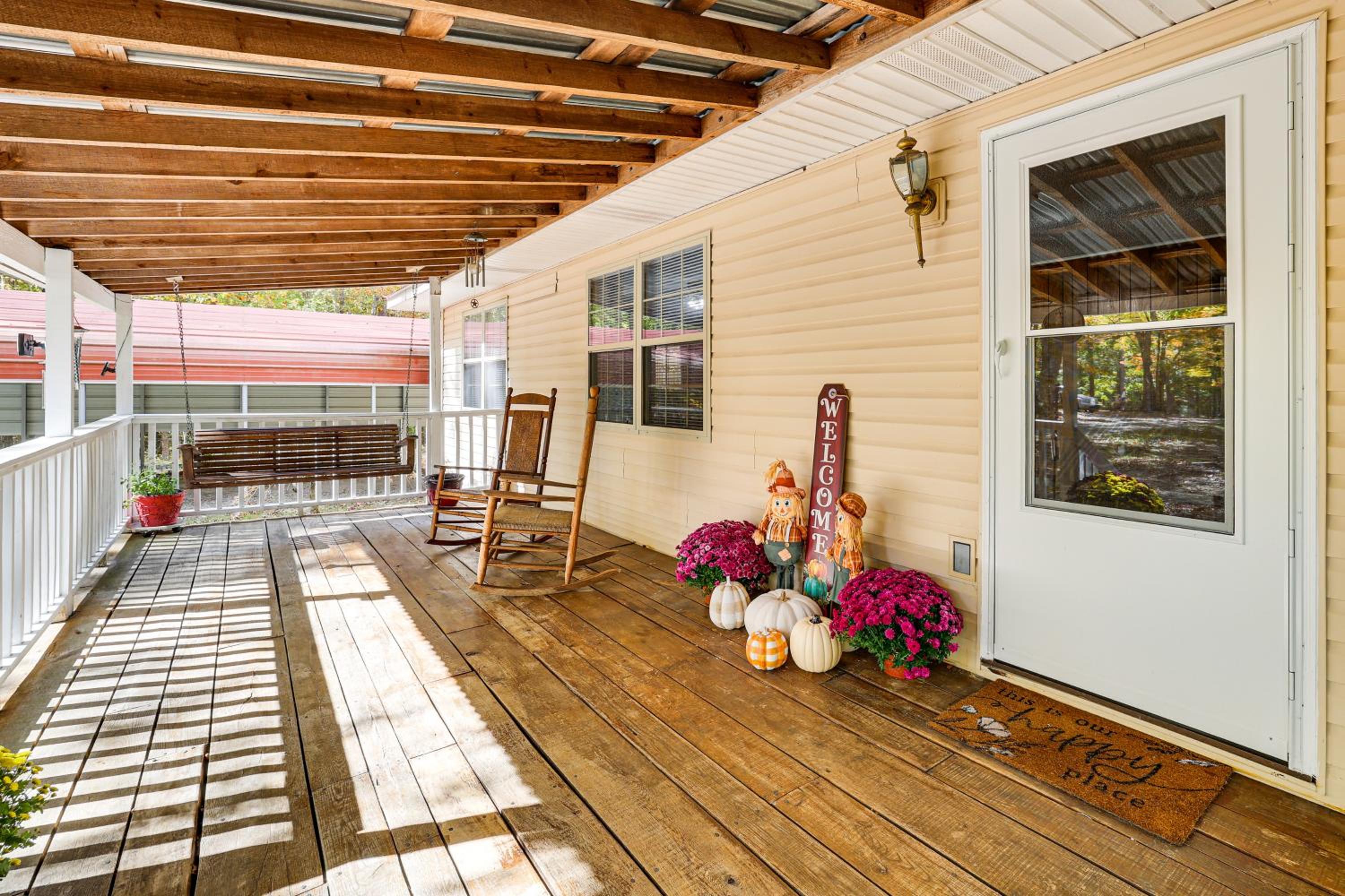 Families Welcome! Home with Fire Pit in Soddy-Daisy