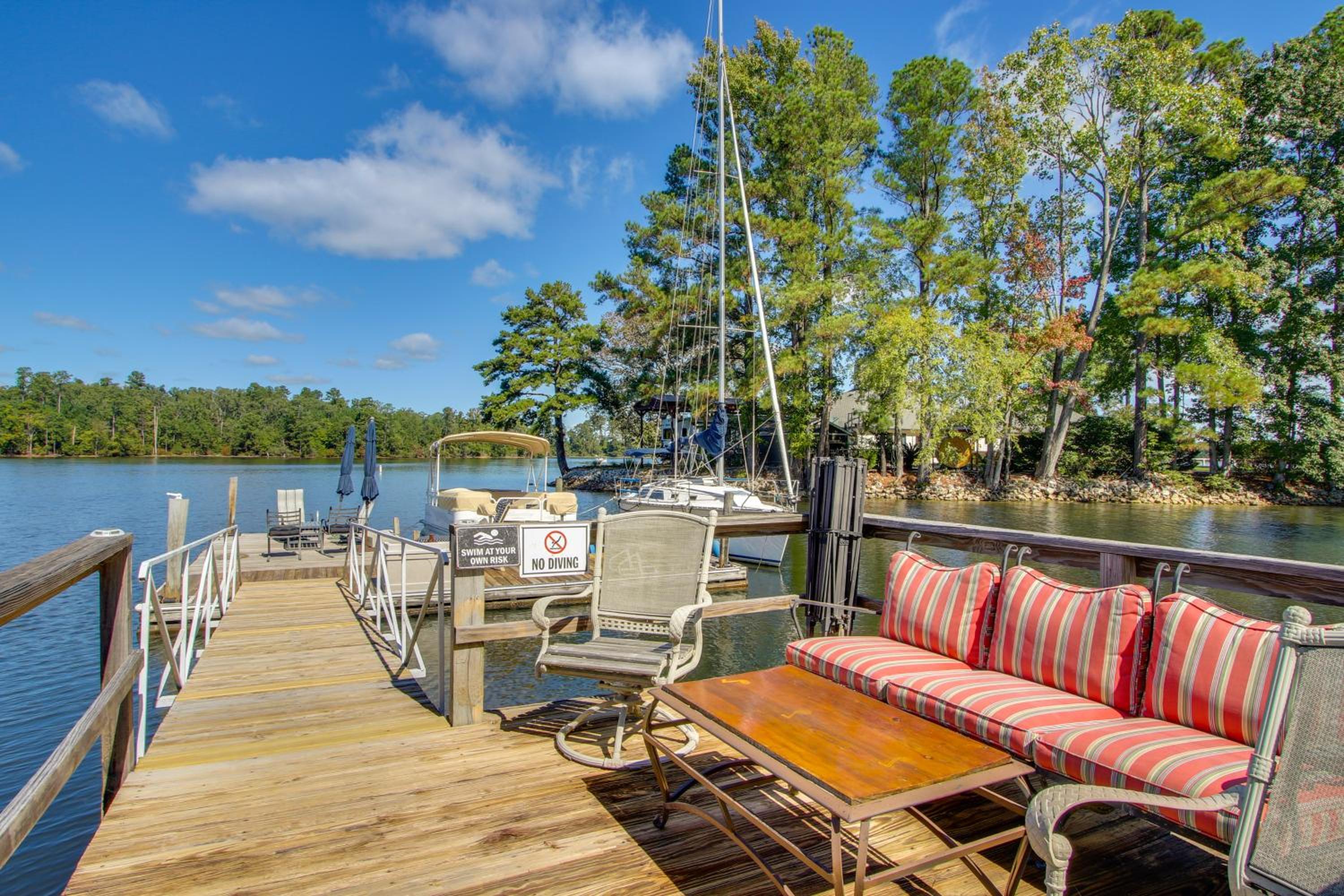 Furnished Patio and Dock Lakefront Apt in Chapin