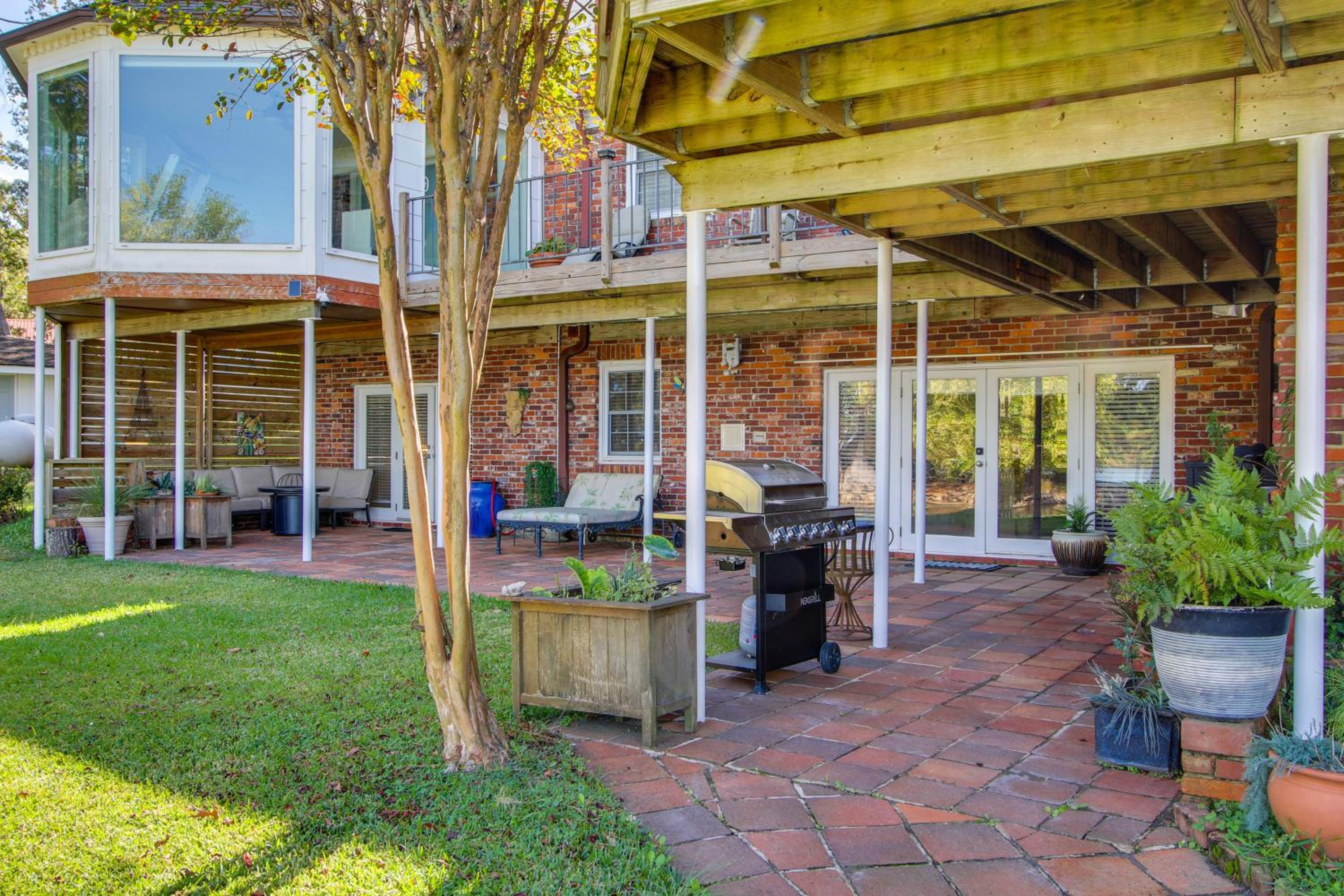 Furnished Patio and Dock Lakefront Apt in Chapin