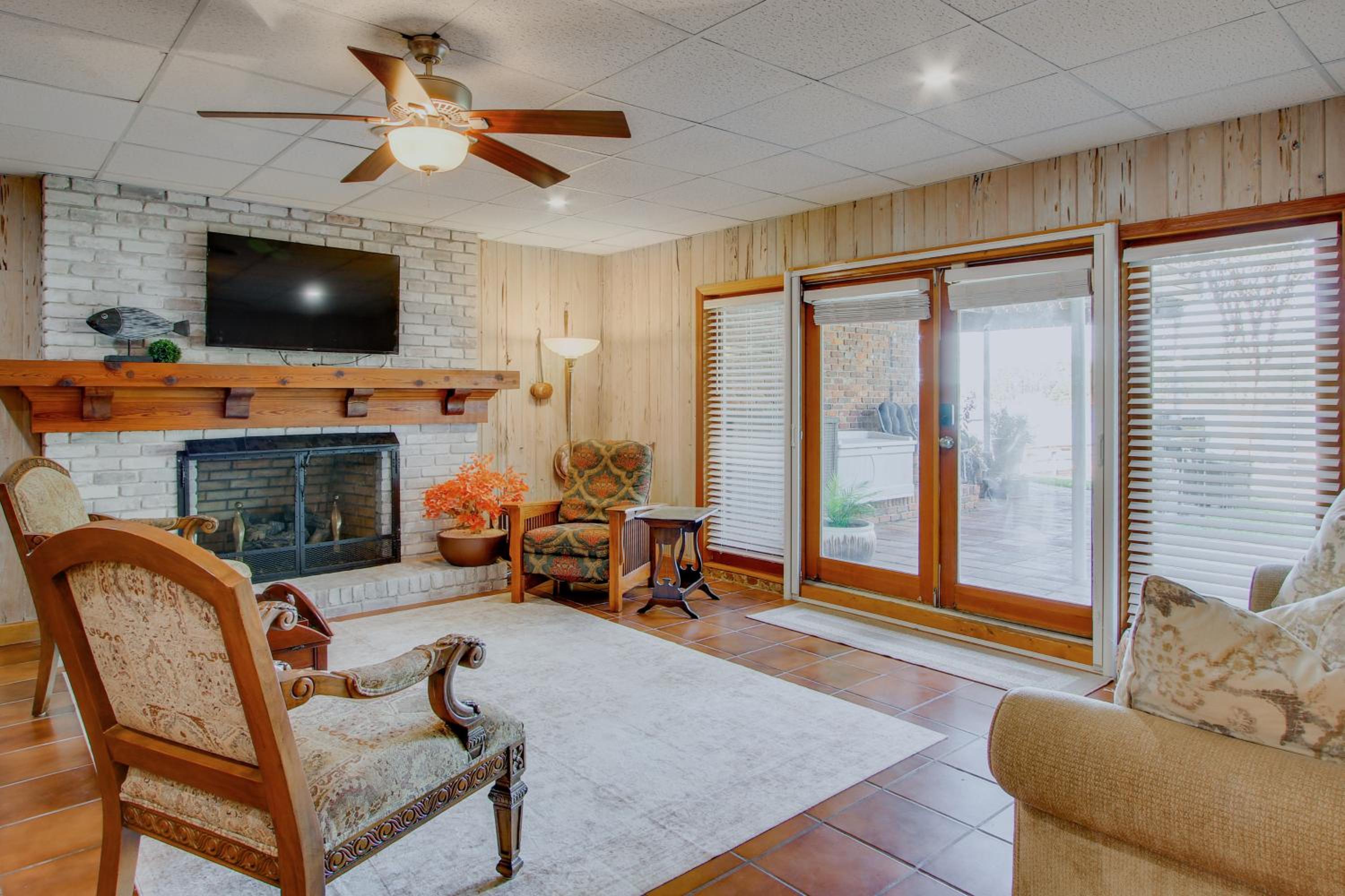 Furnished Patio and Dock Lakefront Apt in Chapin