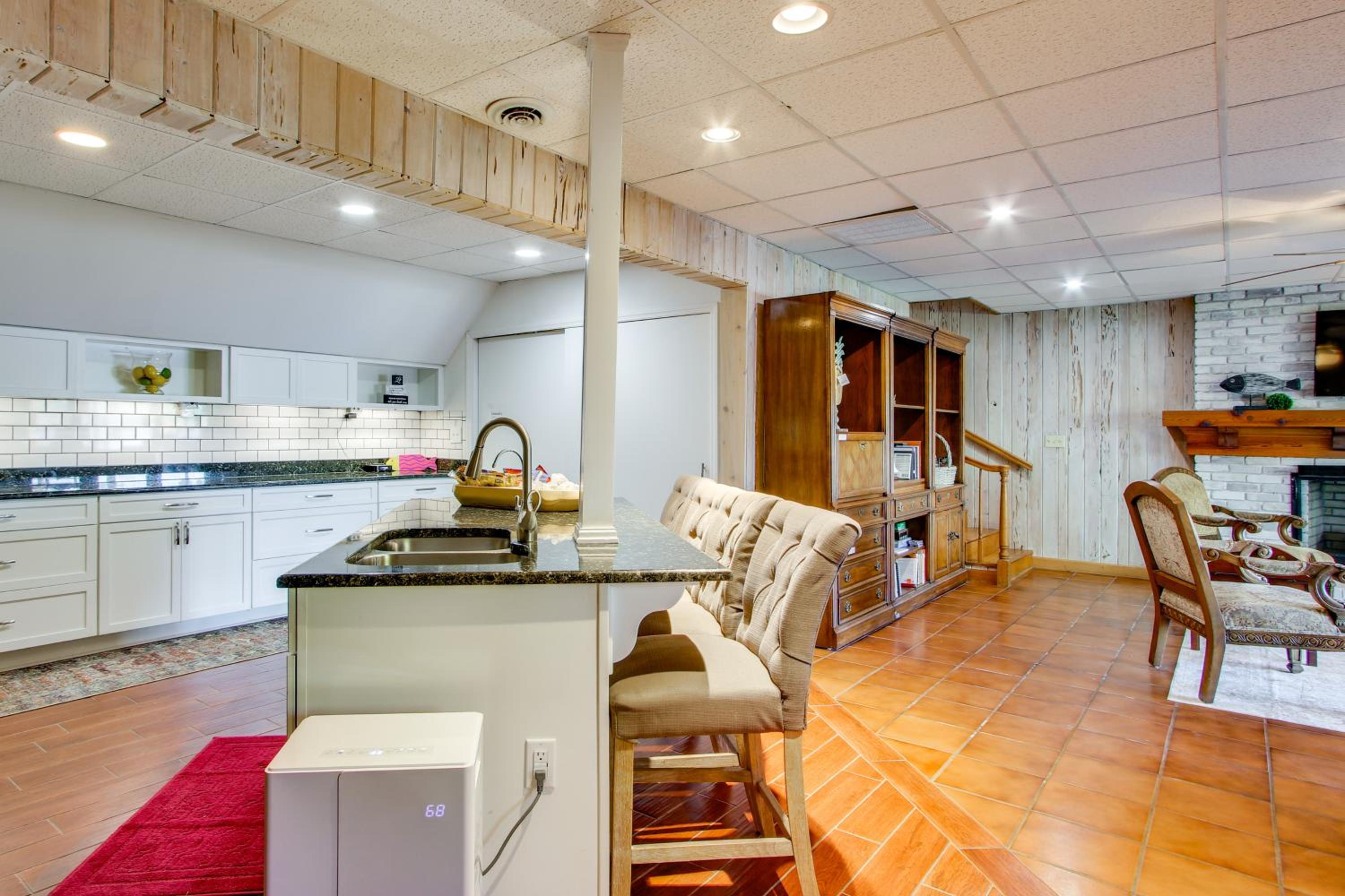 Furnished Patio and Dock Lakefront Apt in Chapin
