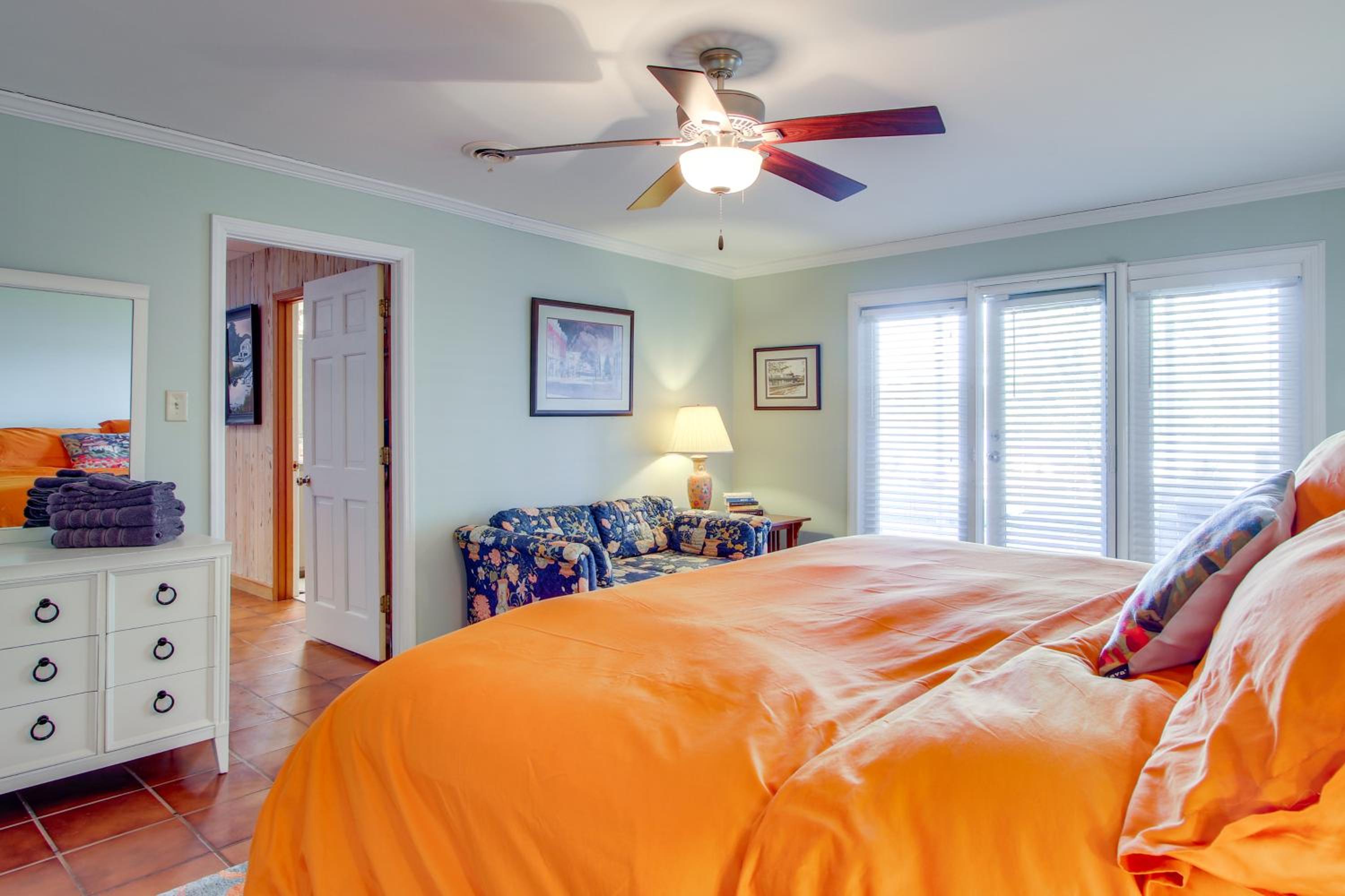 Furnished Patio and Dock Lakefront Apt in Chapin