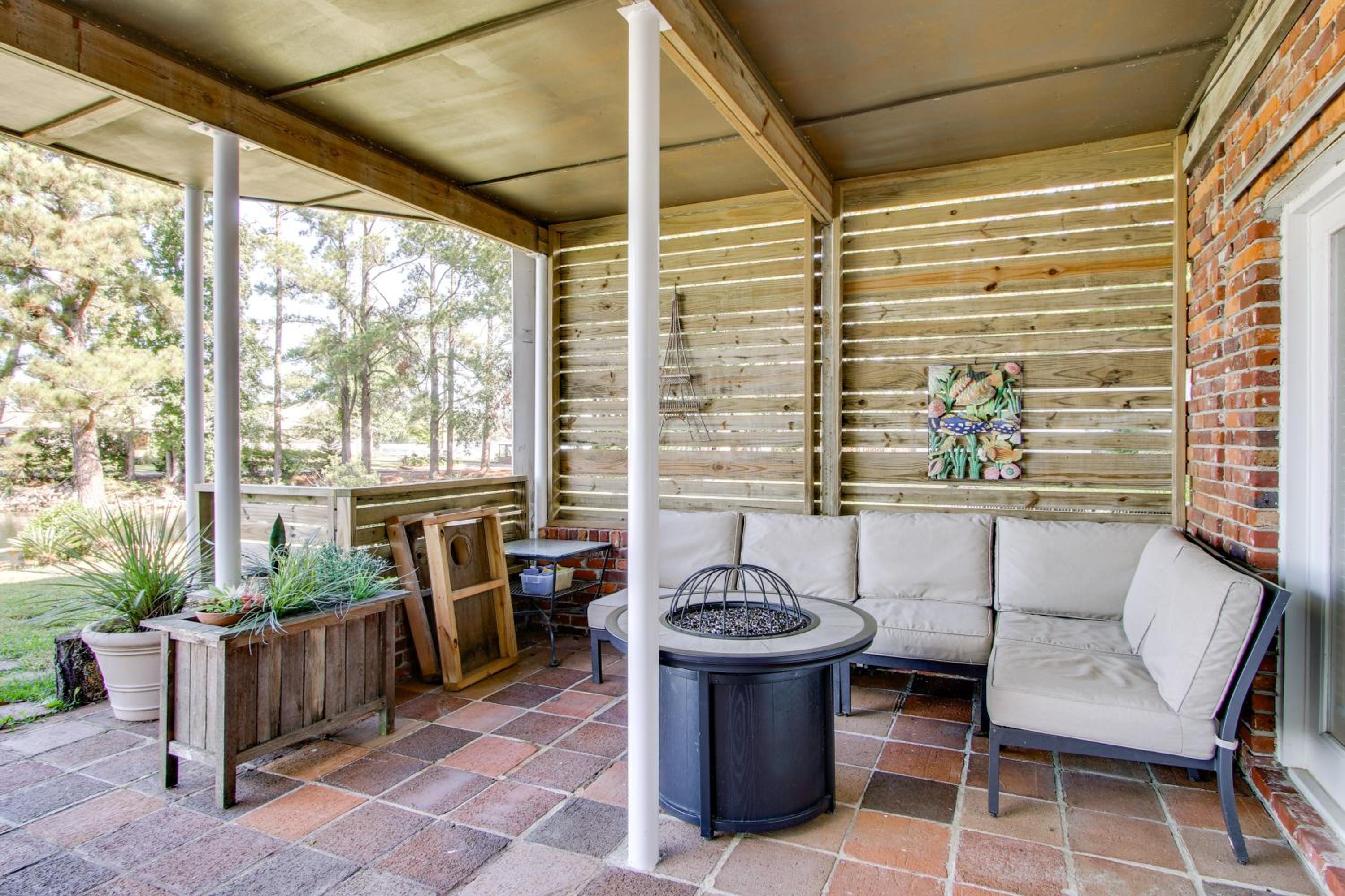 Furnished Patio and Dock Lakefront Apt in Chapin