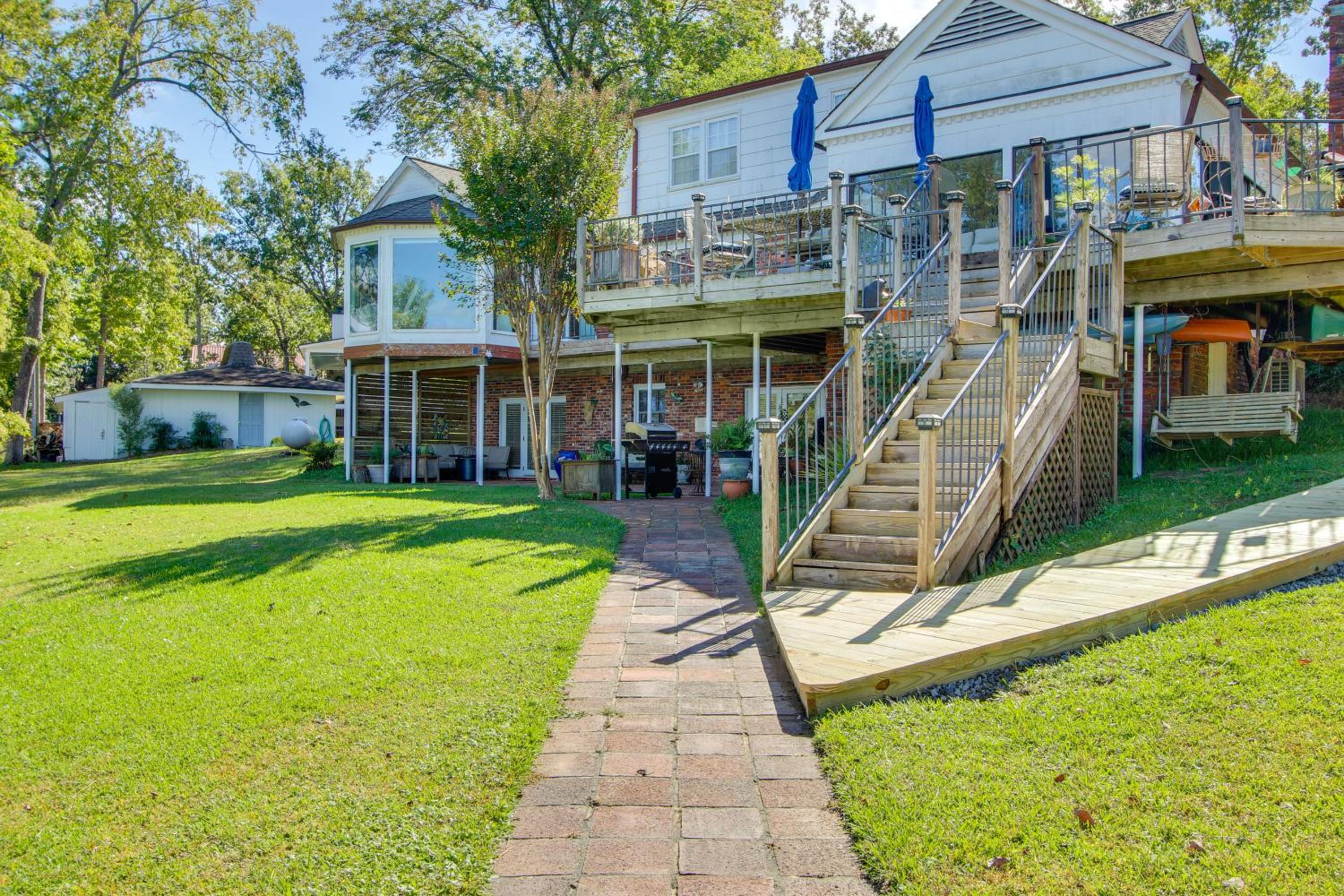Furnished Patio and Dock Lakefront Apt in Chapin
