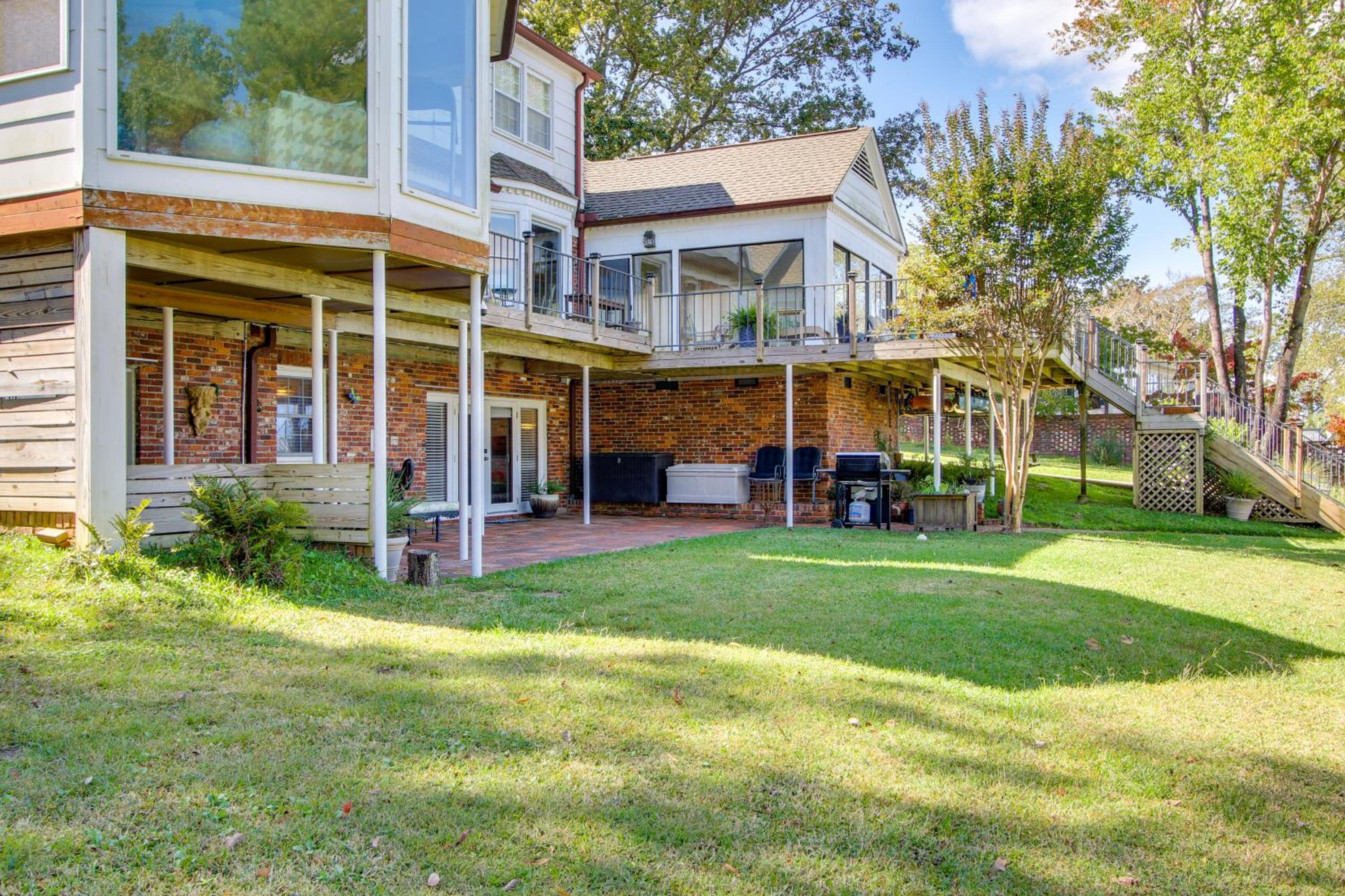 Furnished Patio and Dock Lakefront Apt in Chapin