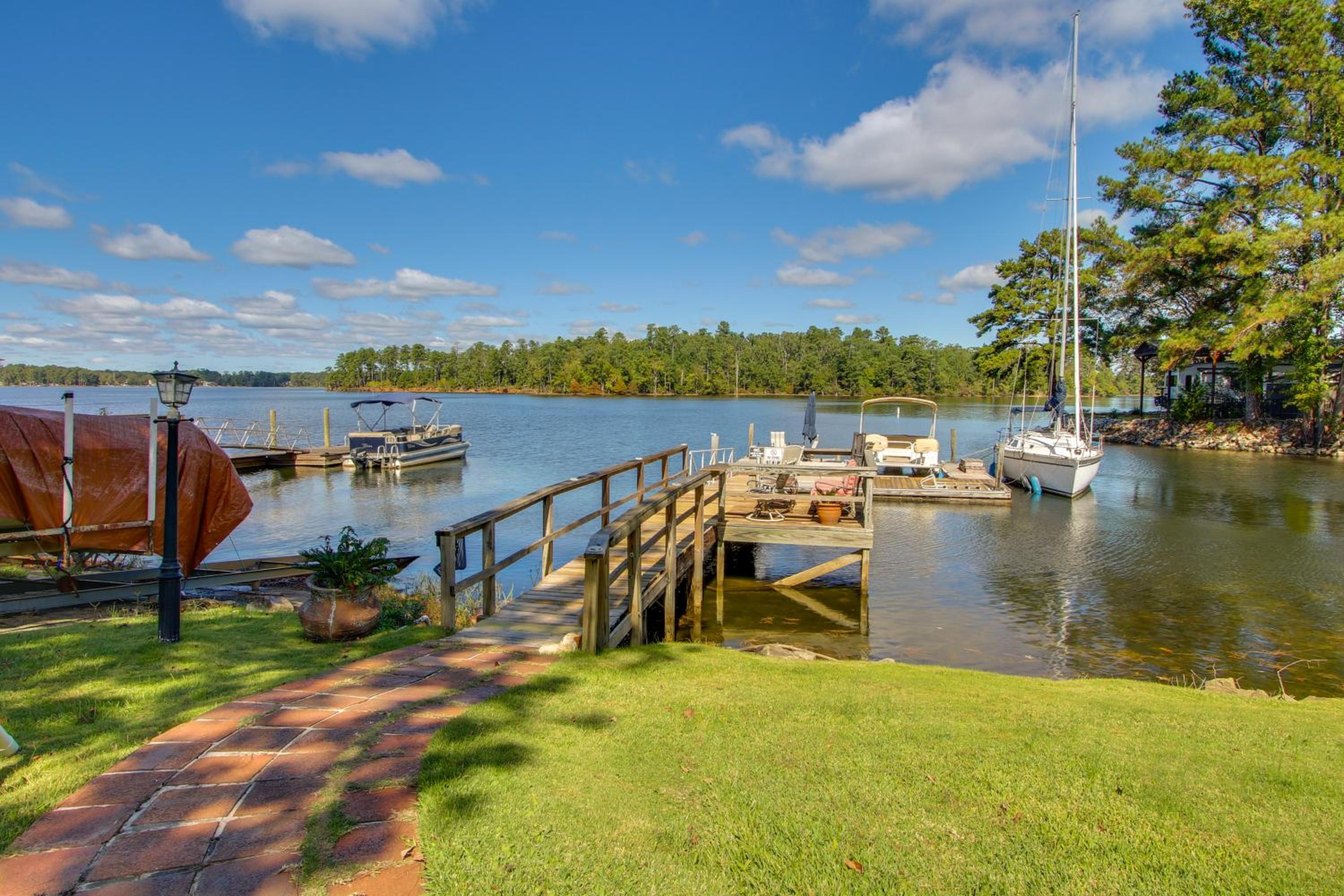 Furnished Patio and Dock Lakefront Apt in Chapin
