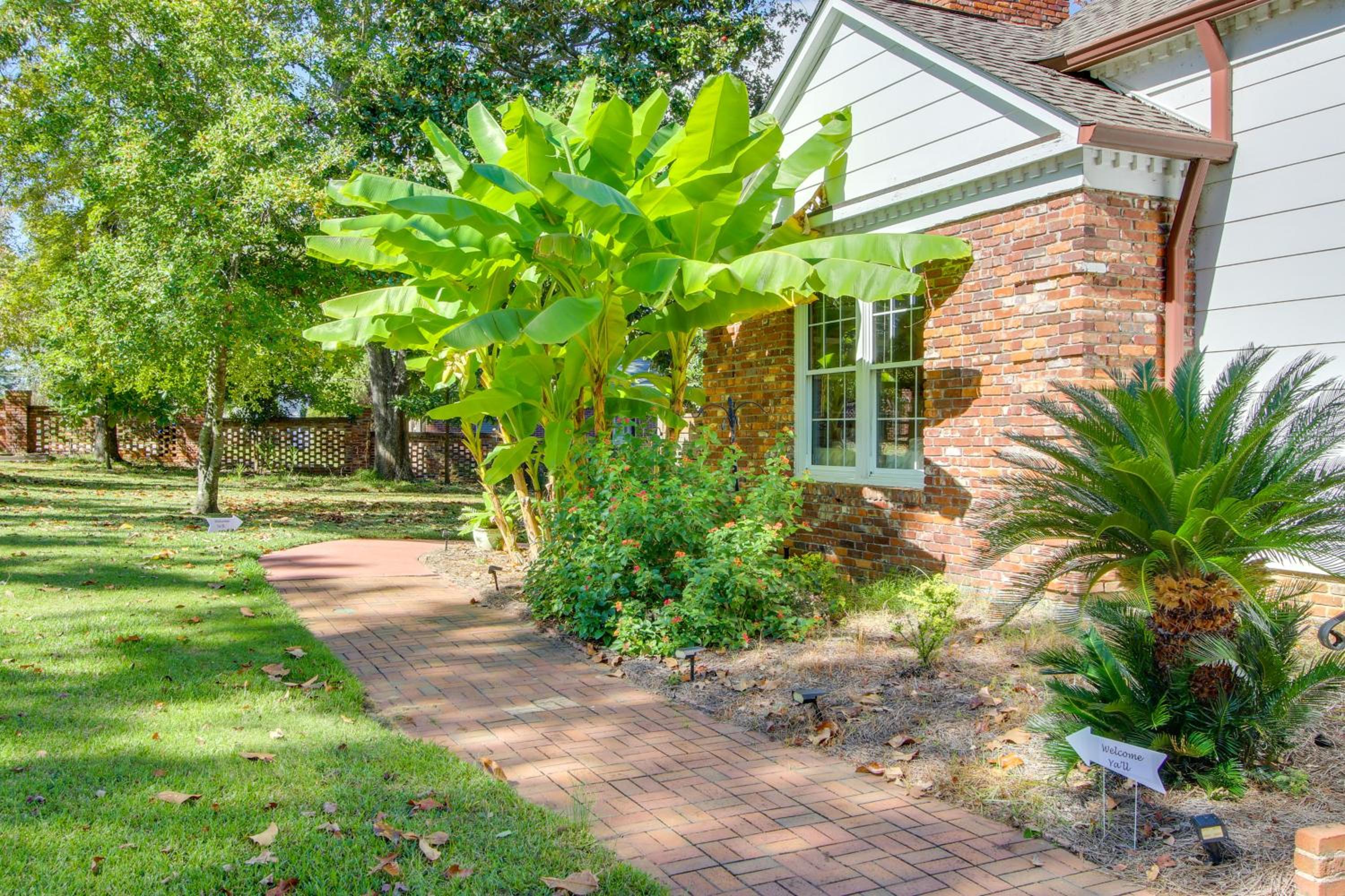 Furnished Patio and Dock Lakefront Apt in Chapin