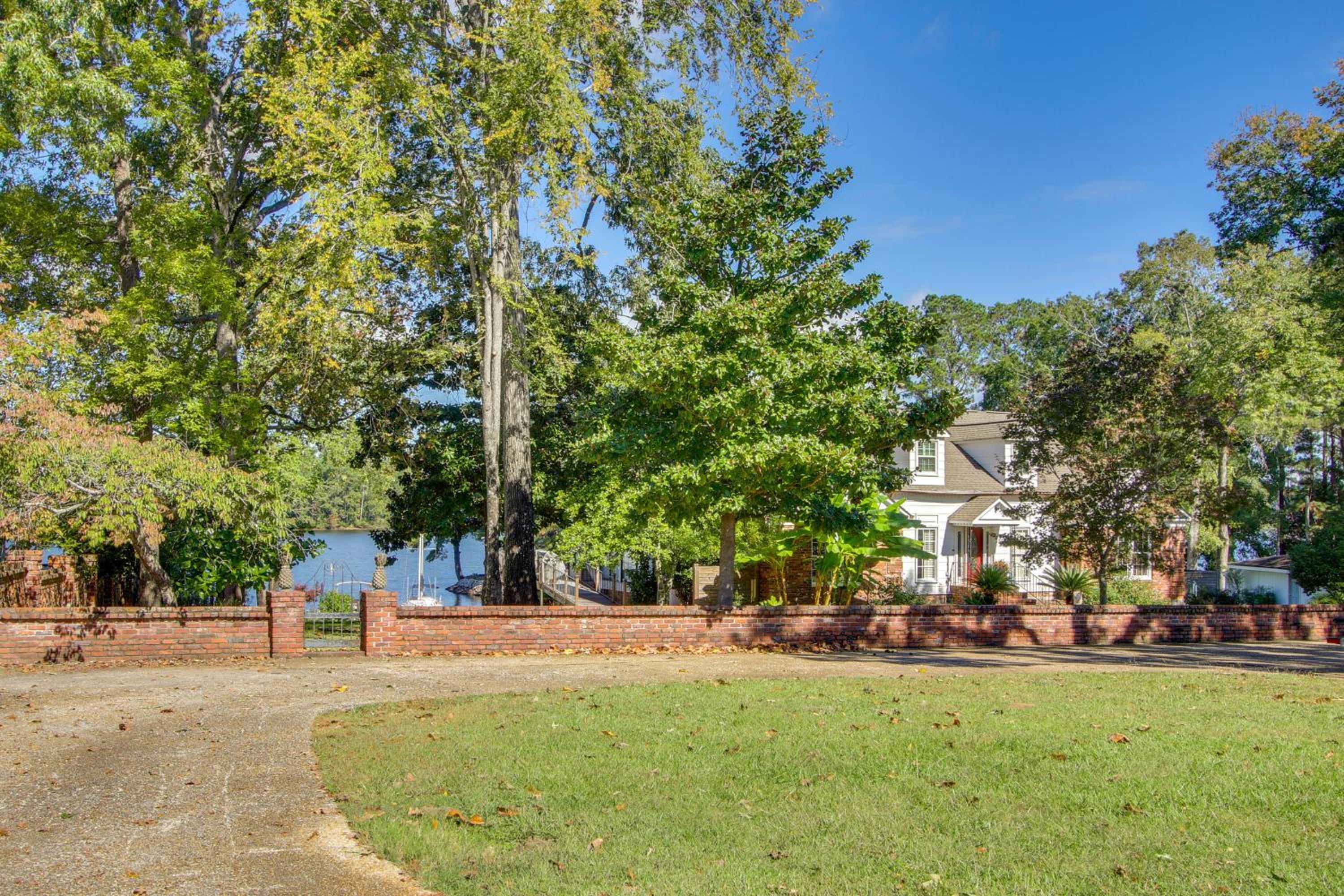 Furnished Patio and Dock Lakefront Apt in Chapin