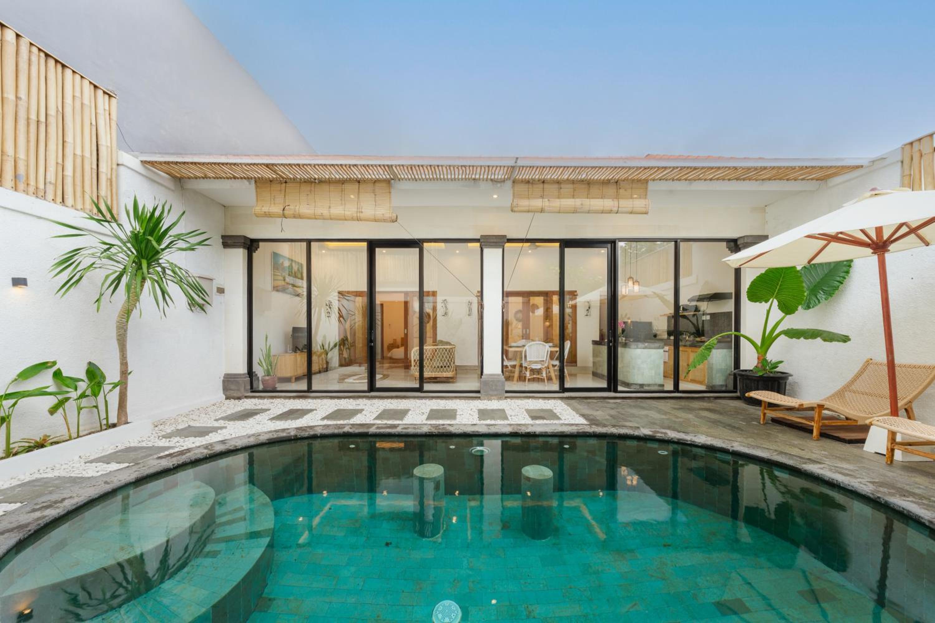 Charming 2BR Villa Pool Escape in Munggu